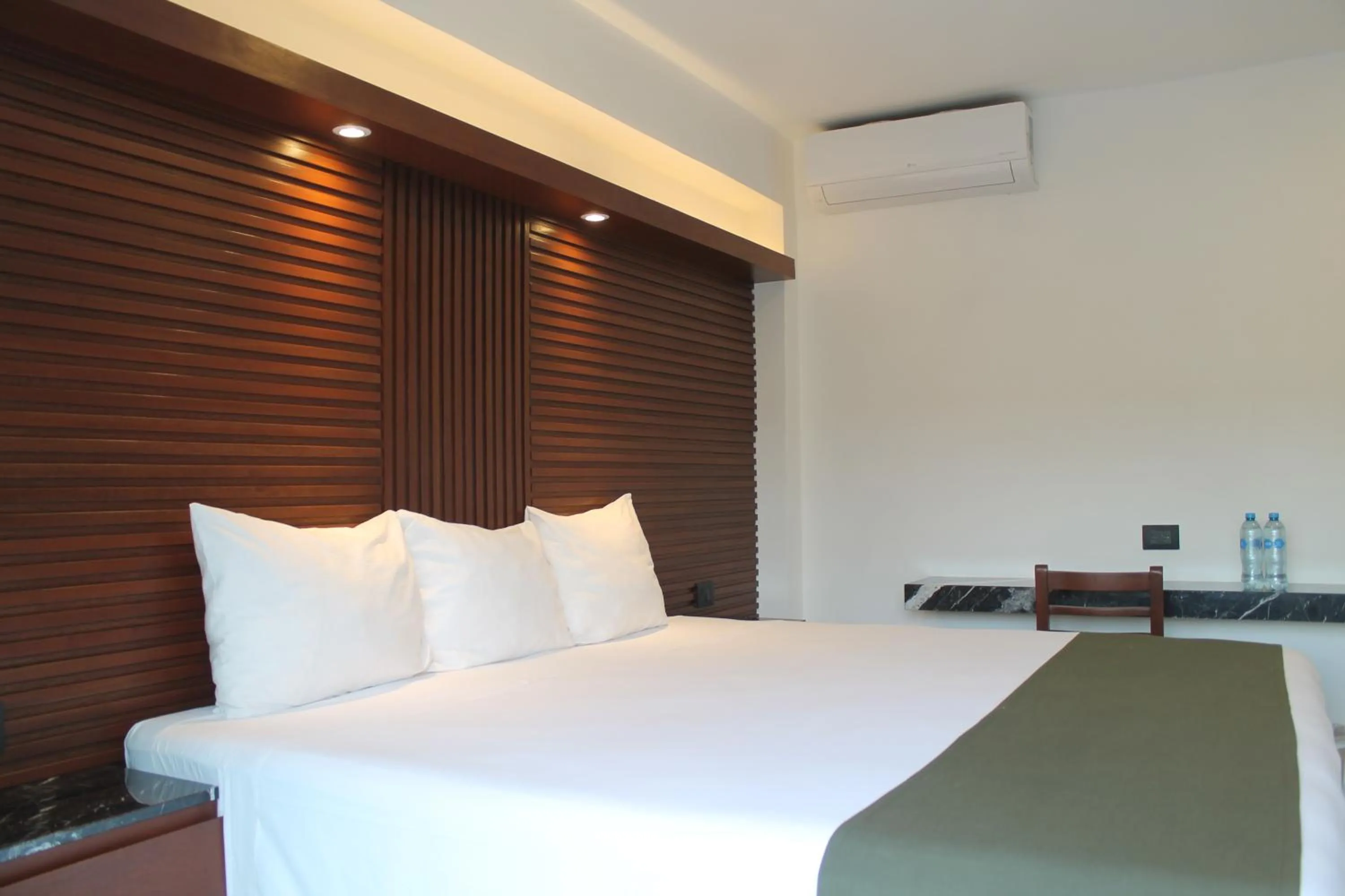 Bedroom, Bed in Hotel Colonial de Merida