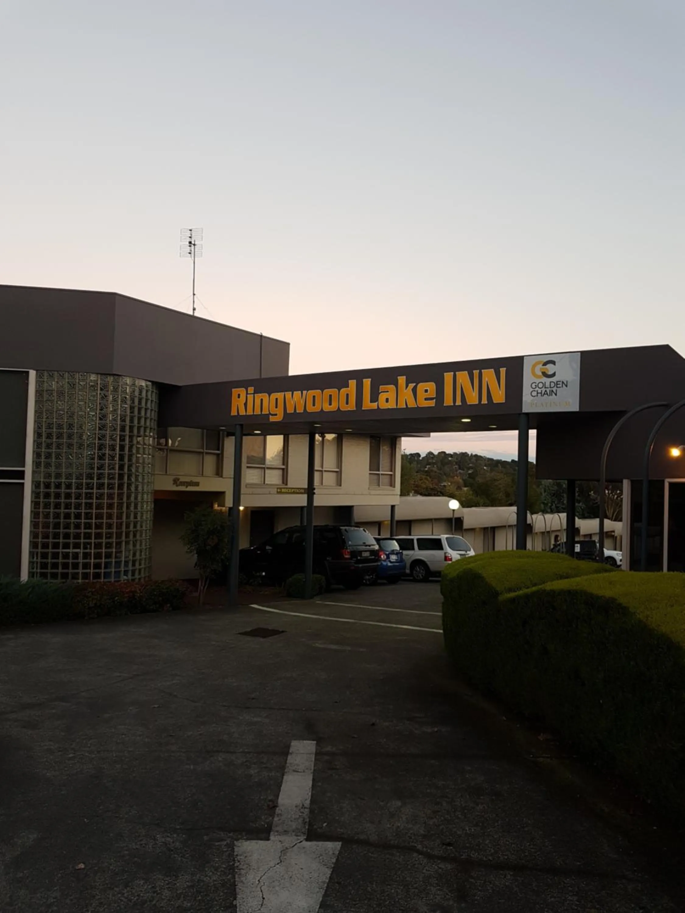 Facade/entrance in Ringwood Lake Inn