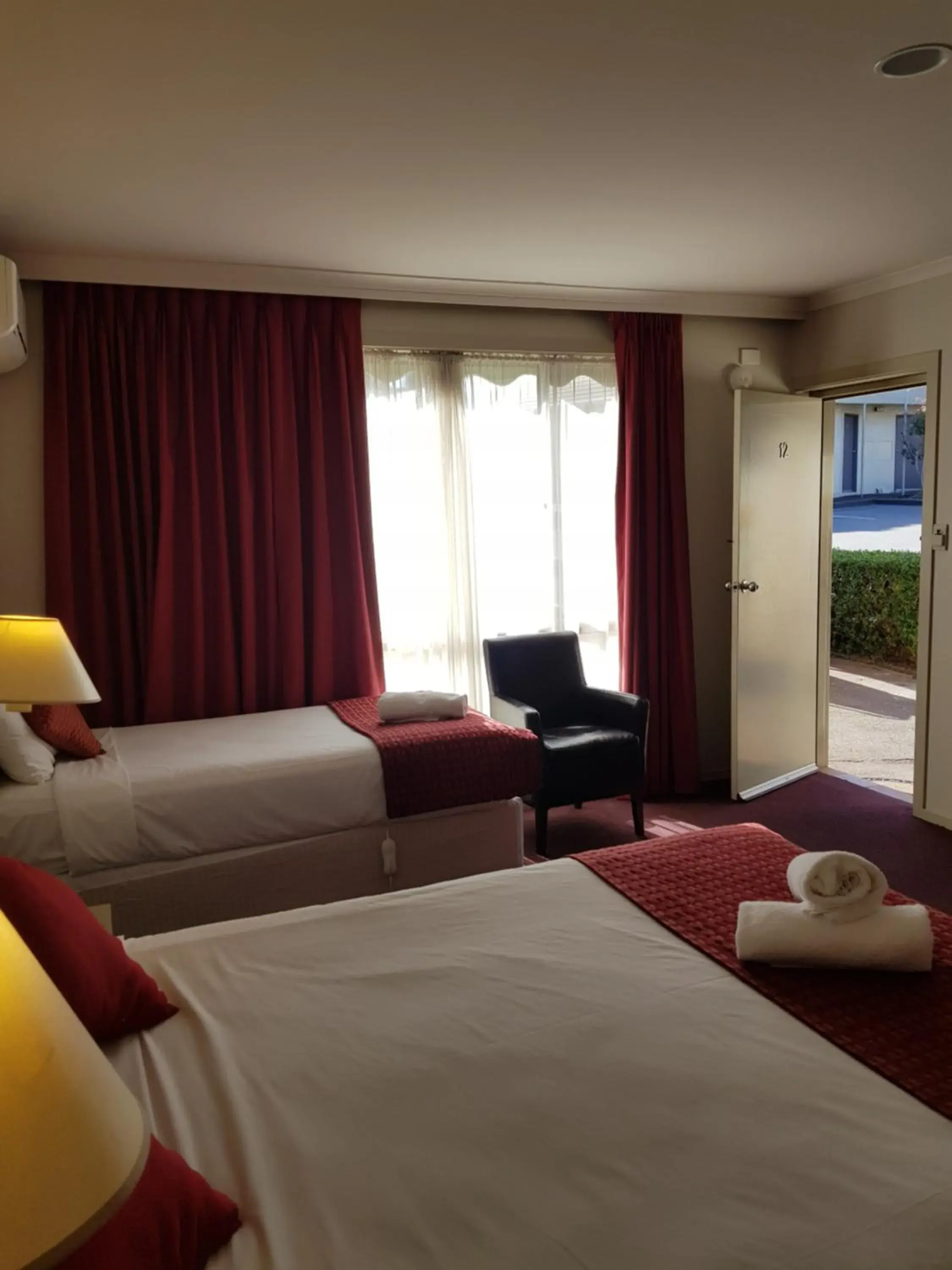 Bed in Ringwood Lake Inn Bed in Ringwood Lake Inn