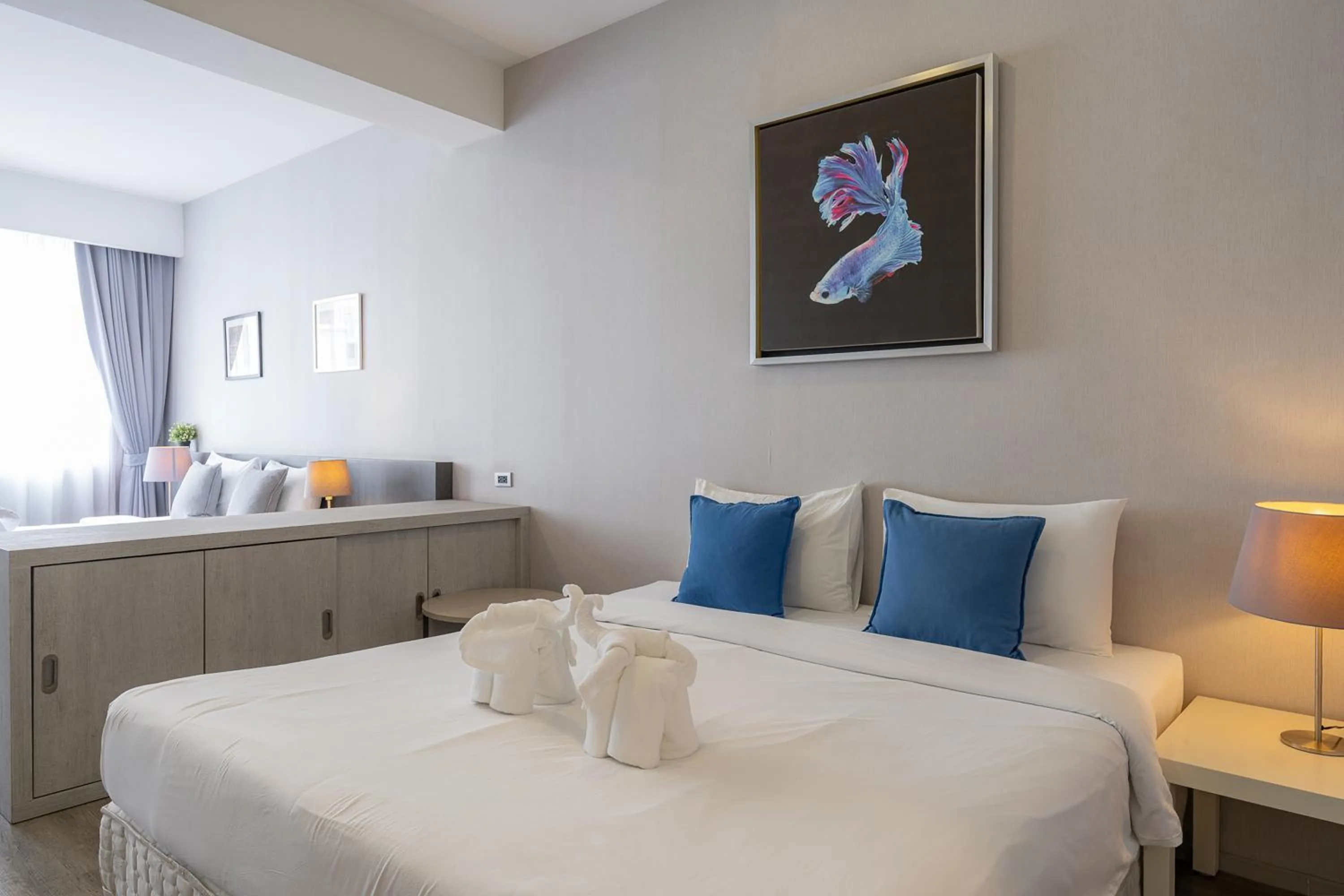 Photo of the whole room, Bed in Ratchadamnoen Residence