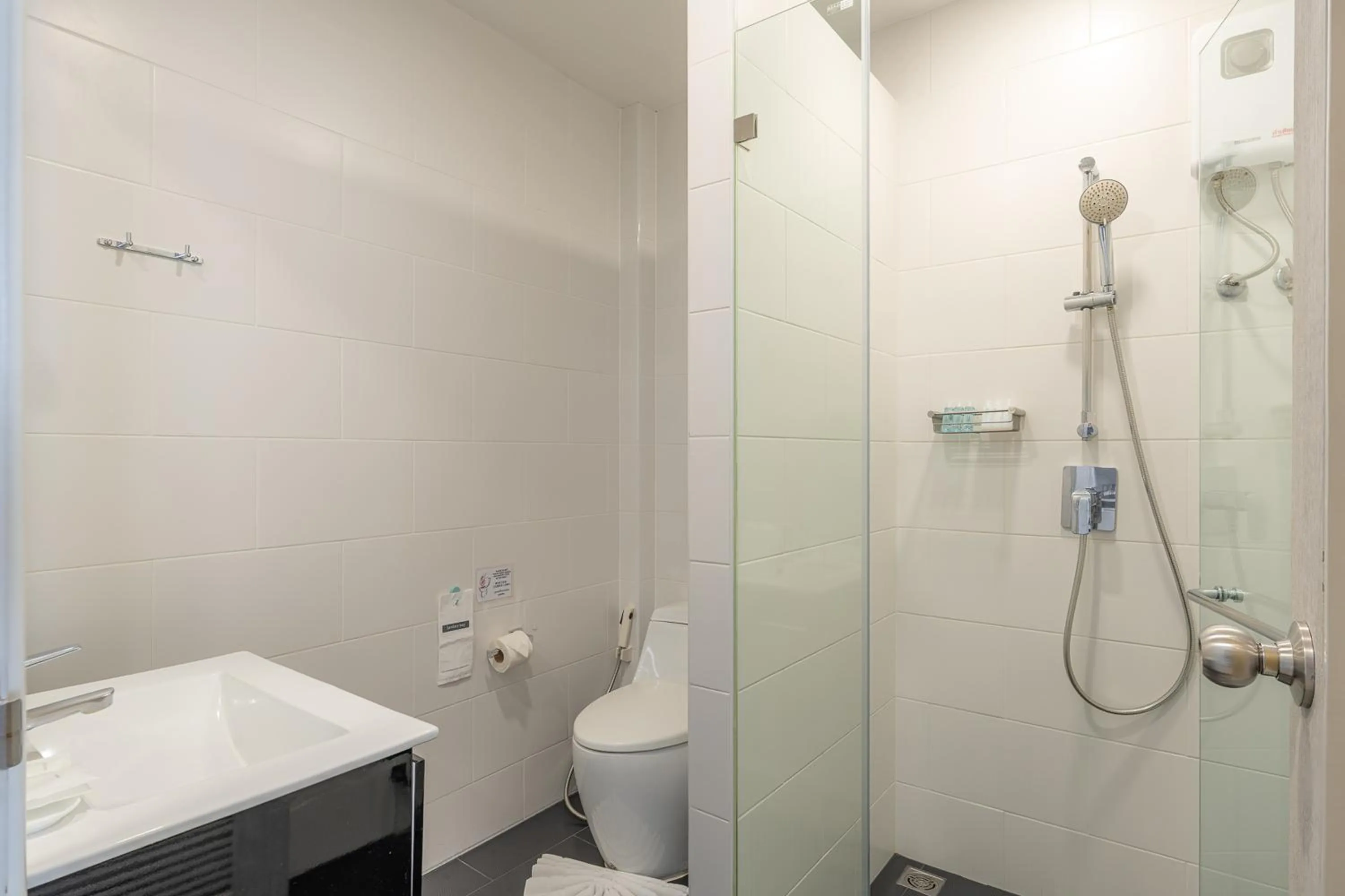 Shower in Ratchadamnoen Residence