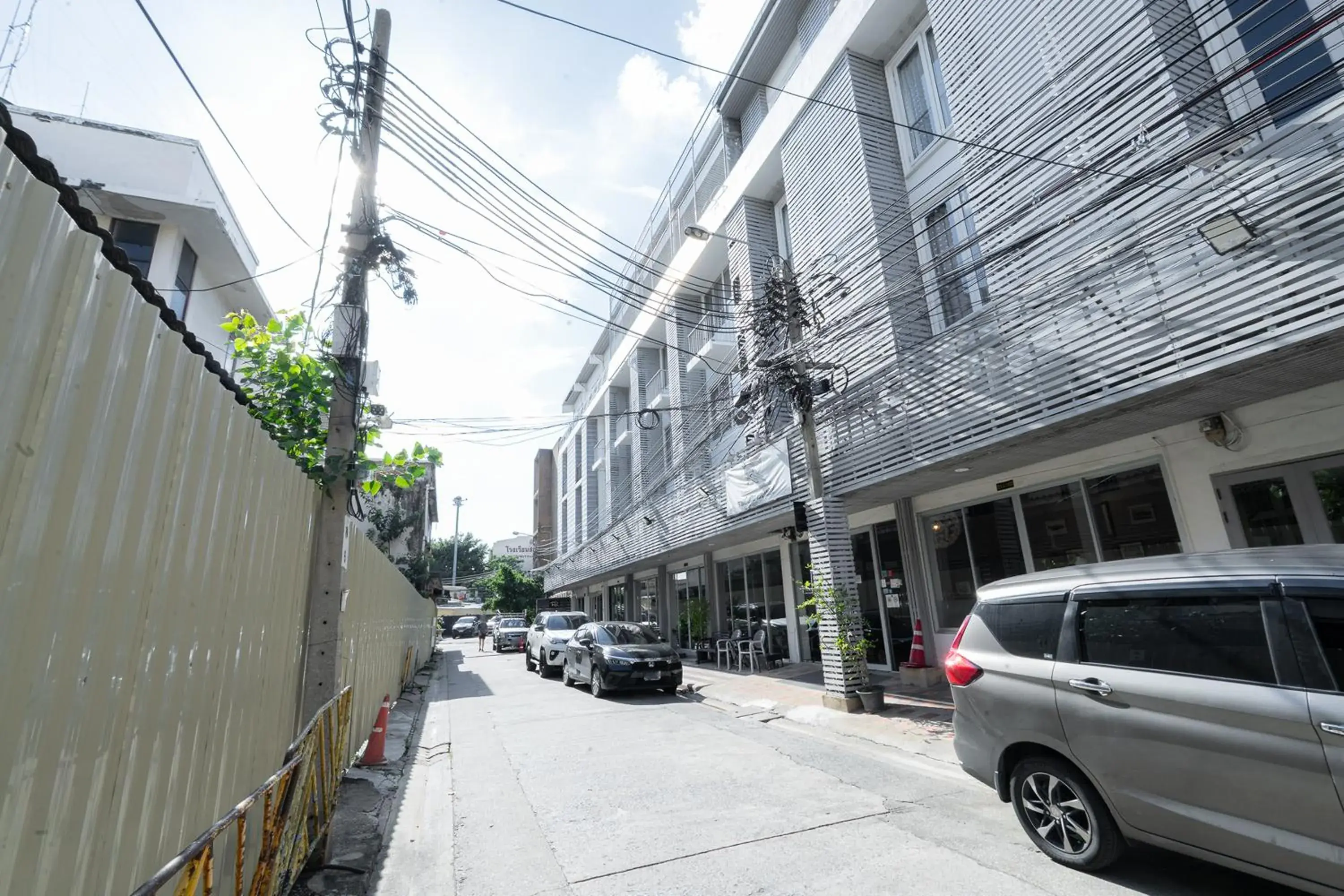 Property building in Ratchadamnoen Residence Property building in Ratchadamnoen Residence