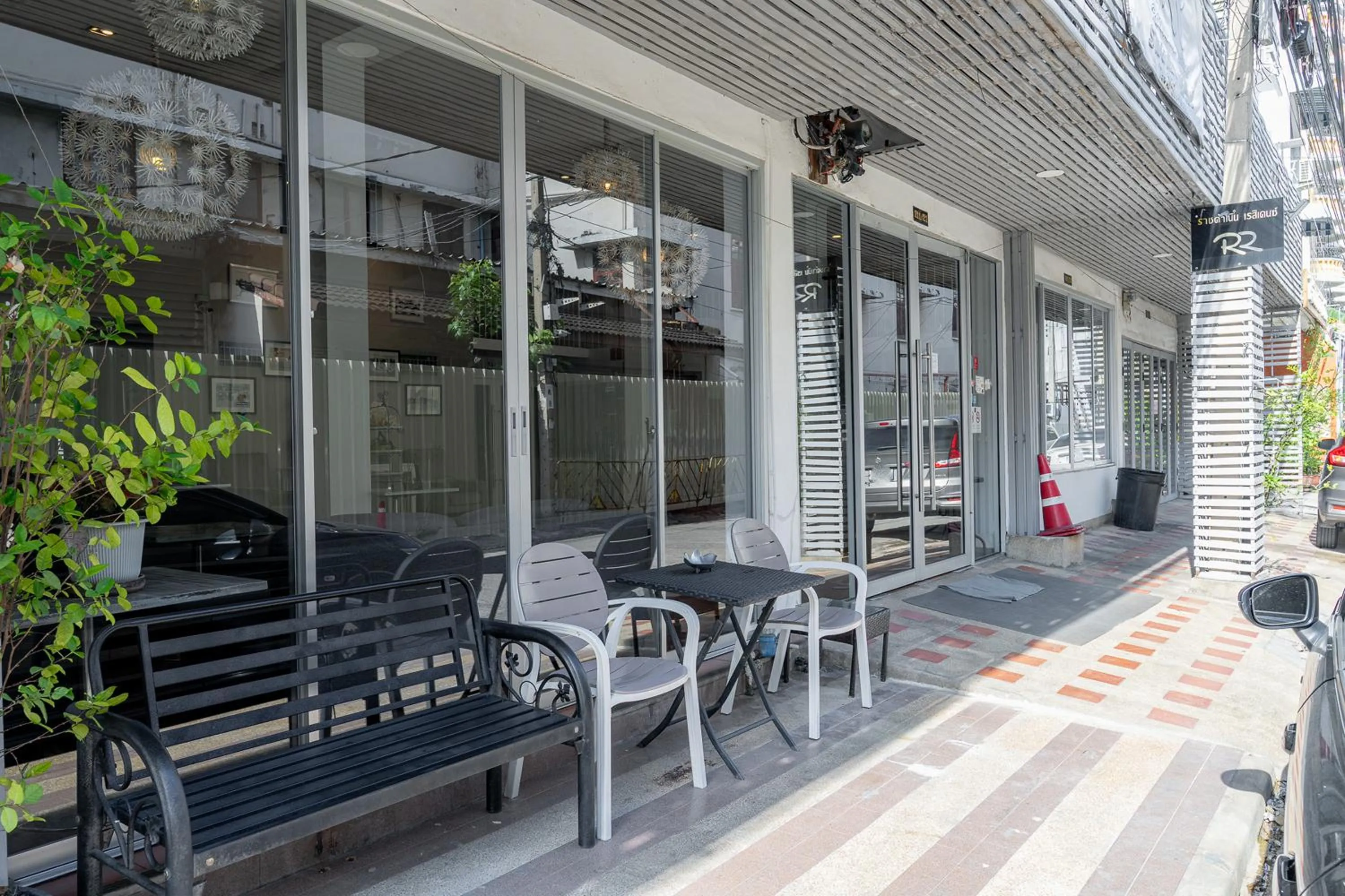 Property building in Ratchadamnoen Residence