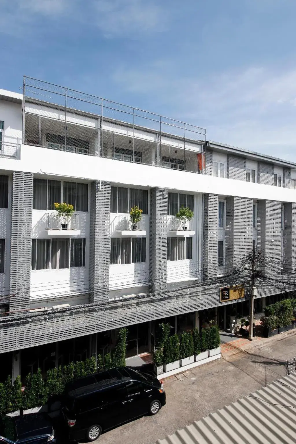 Property building in Ratchadamnoen Residence Property building in Ratchadamnoen Residence