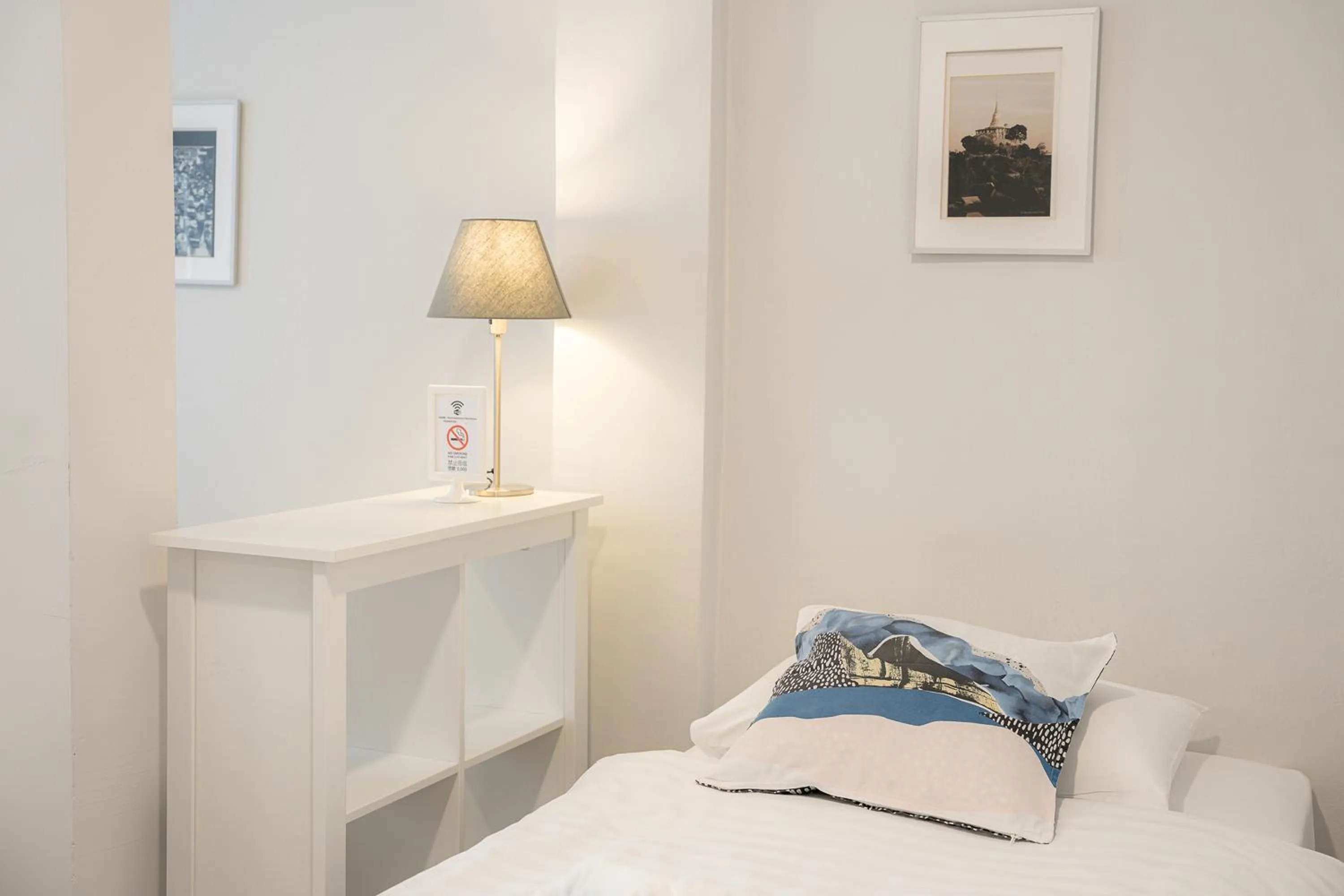 Photo of the whole room, Bed in Ratchadamnoen Residence