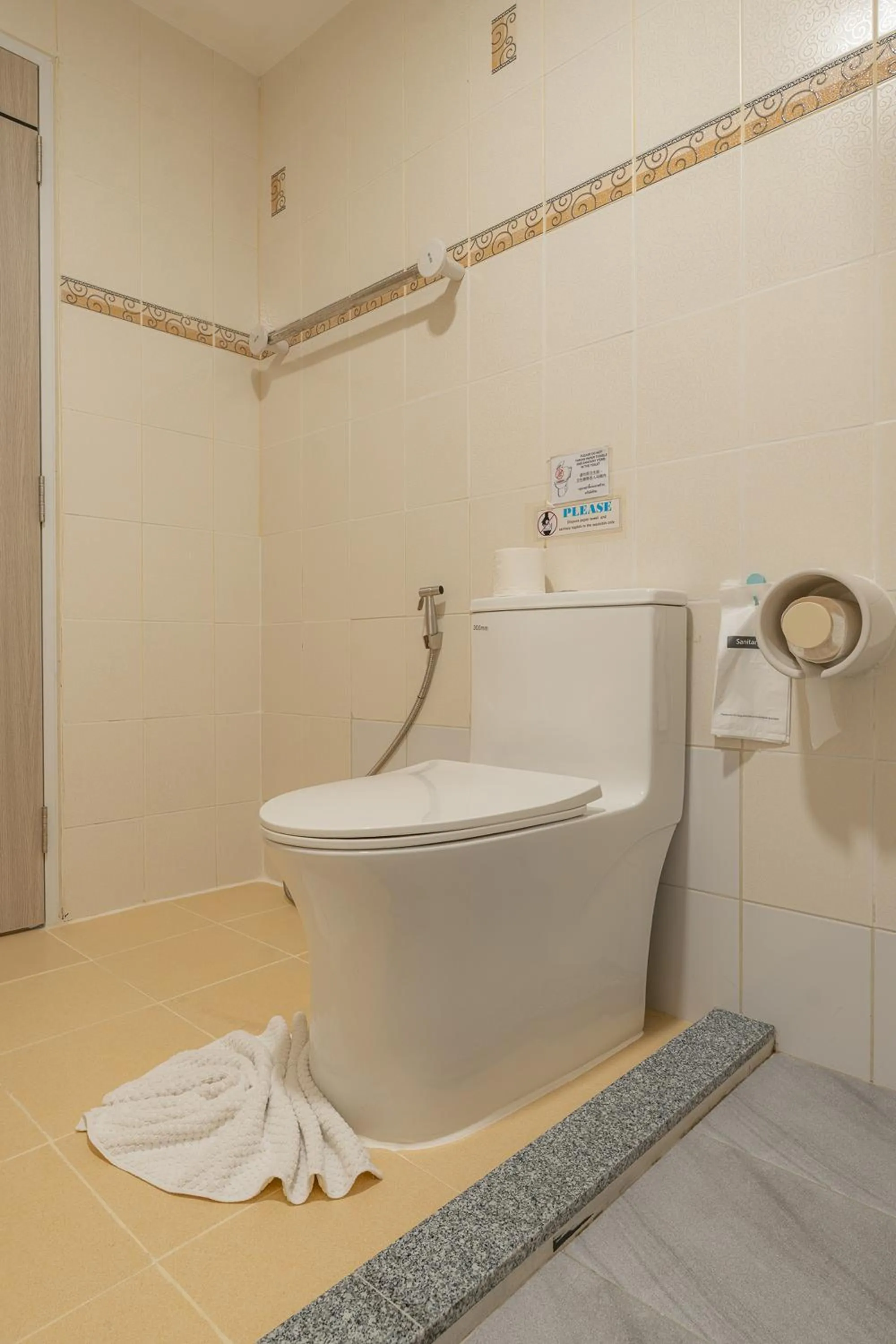 Bathroom in Ratchadamnoen Residence