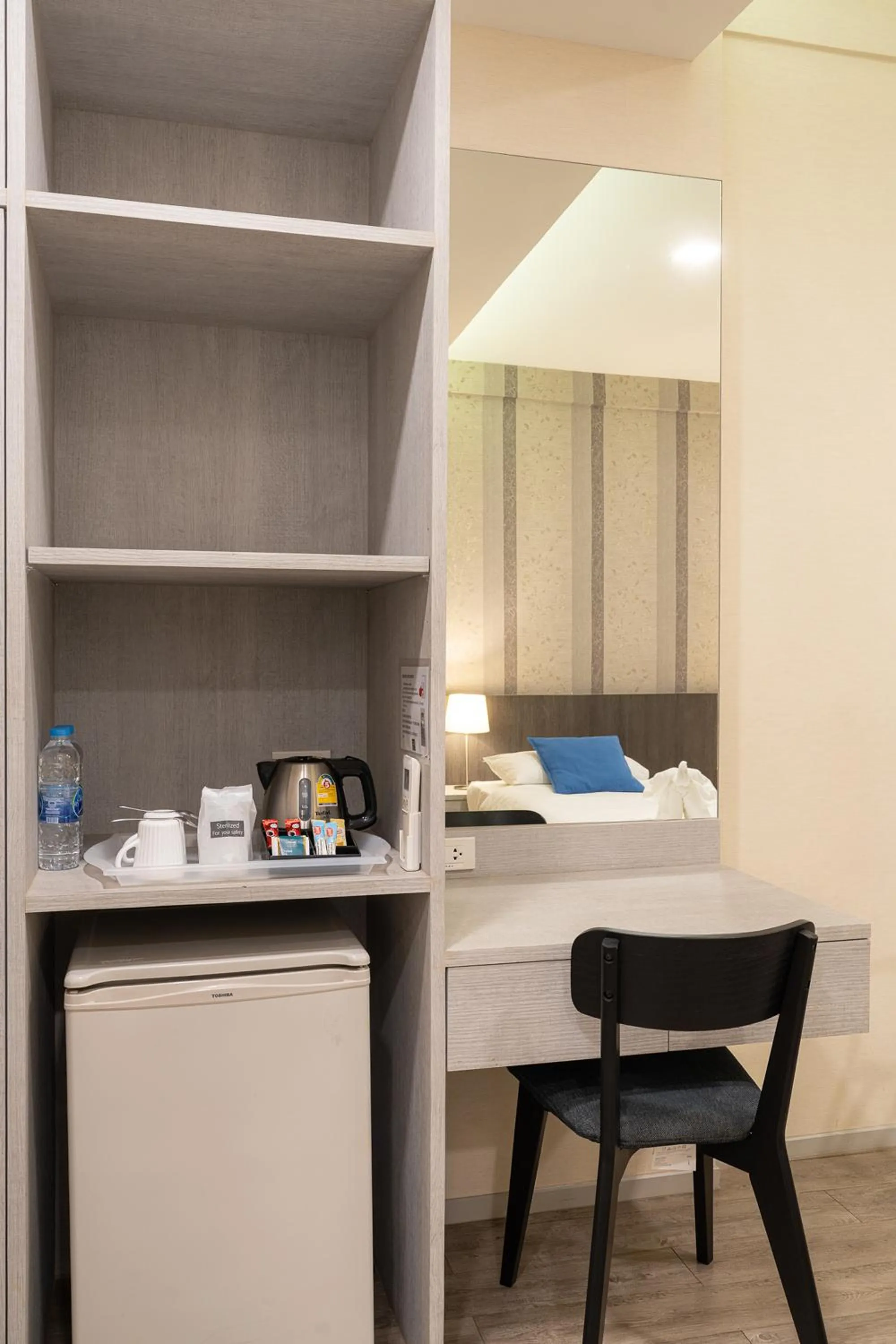 Photo of the whole room, Bed in Ratchadamnoen Residence