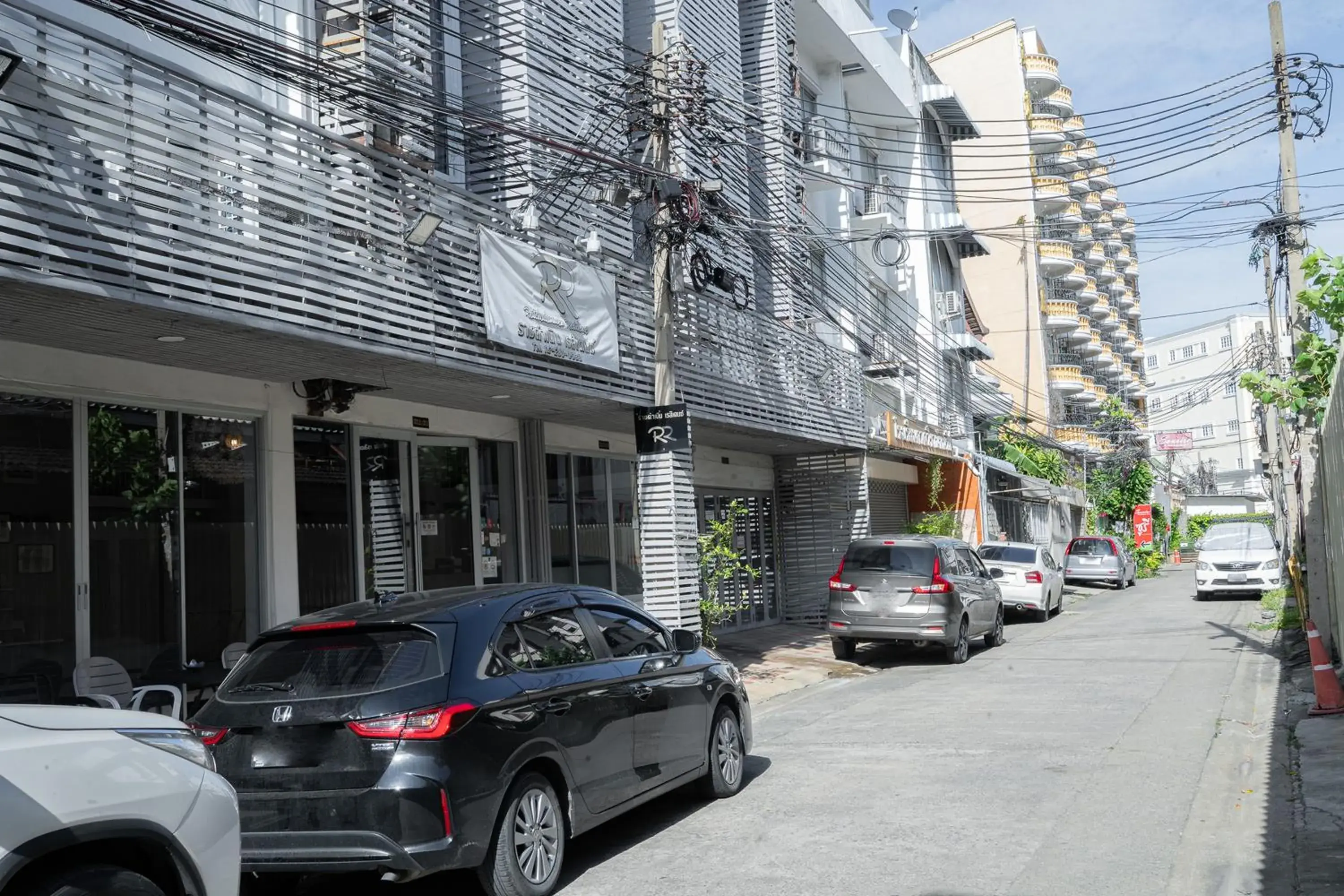 Property building in Ratchadamnoen Residence Property building in Ratchadamnoen Residence