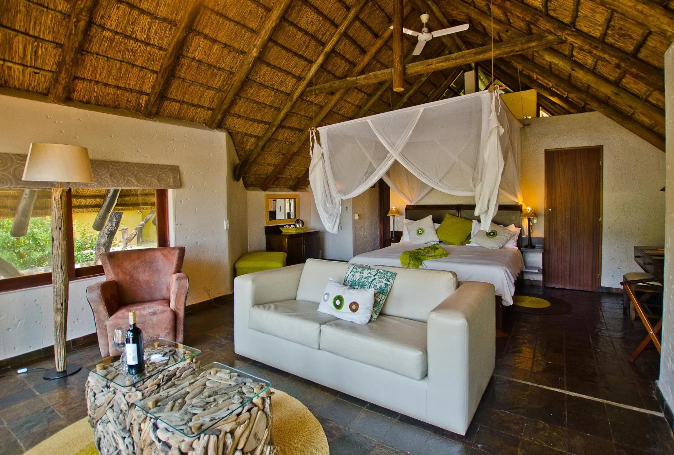 Seating area, Bed in Tau Game Lodge