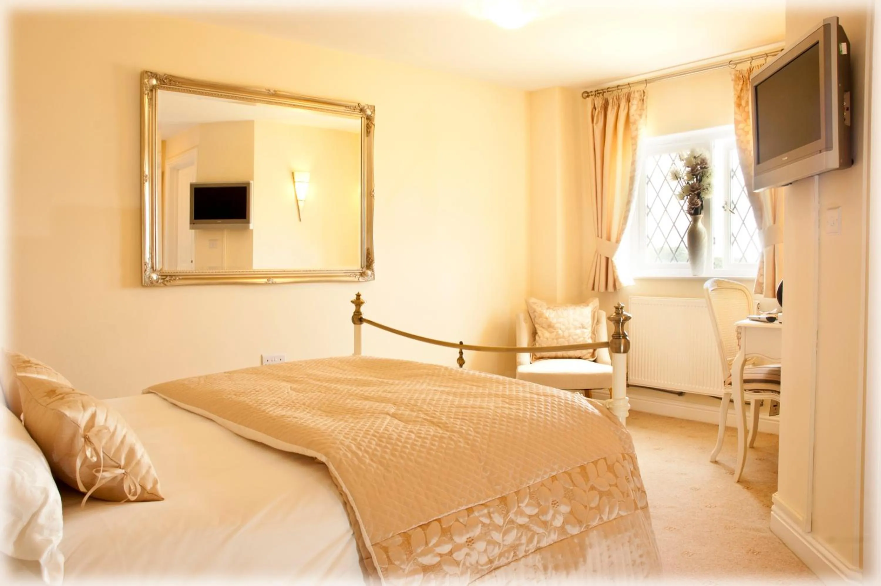 Bed in Norfolk Arms Hotel, Ringinglow