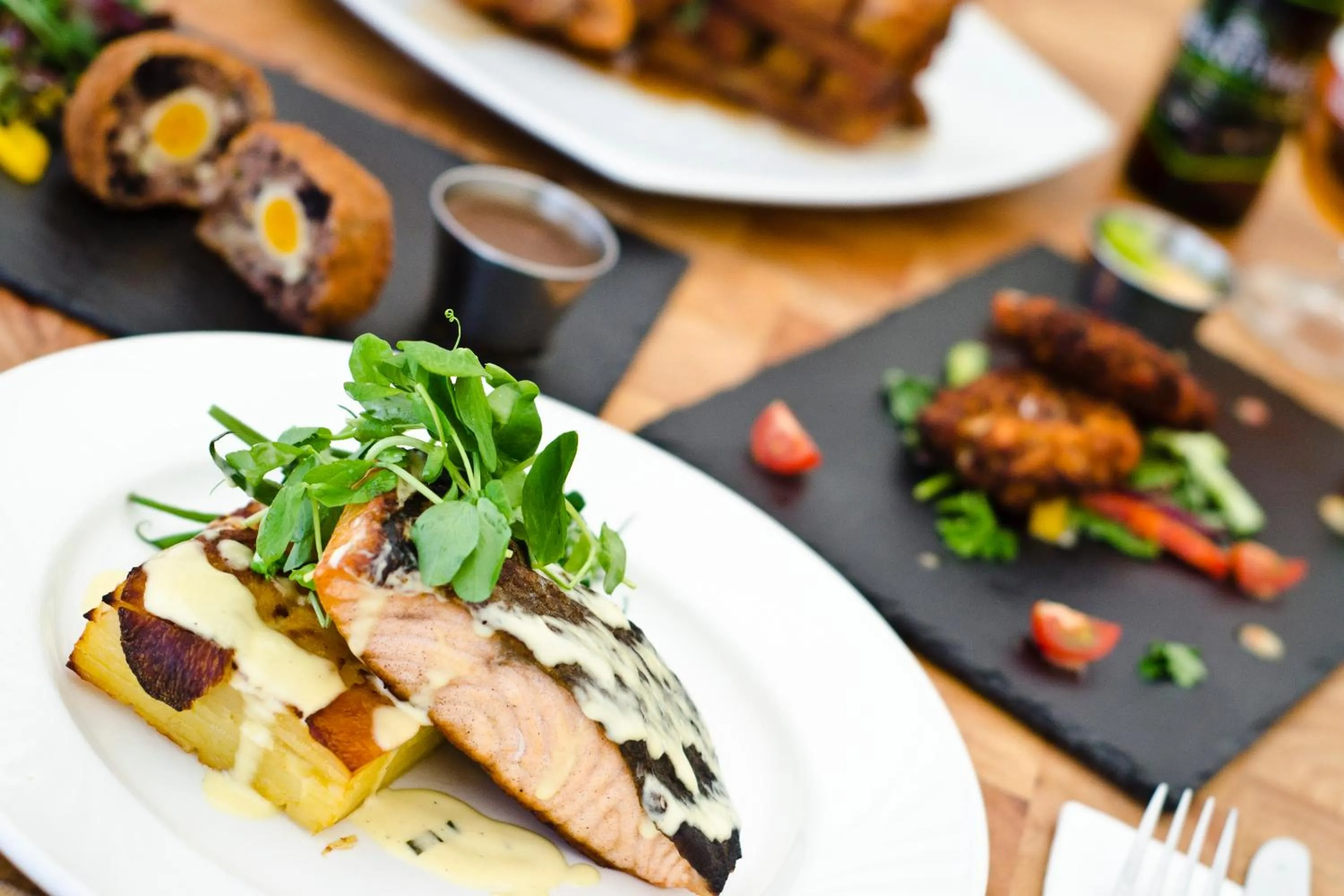 Lunch in Norfolk Arms Hotel, Ringinglow