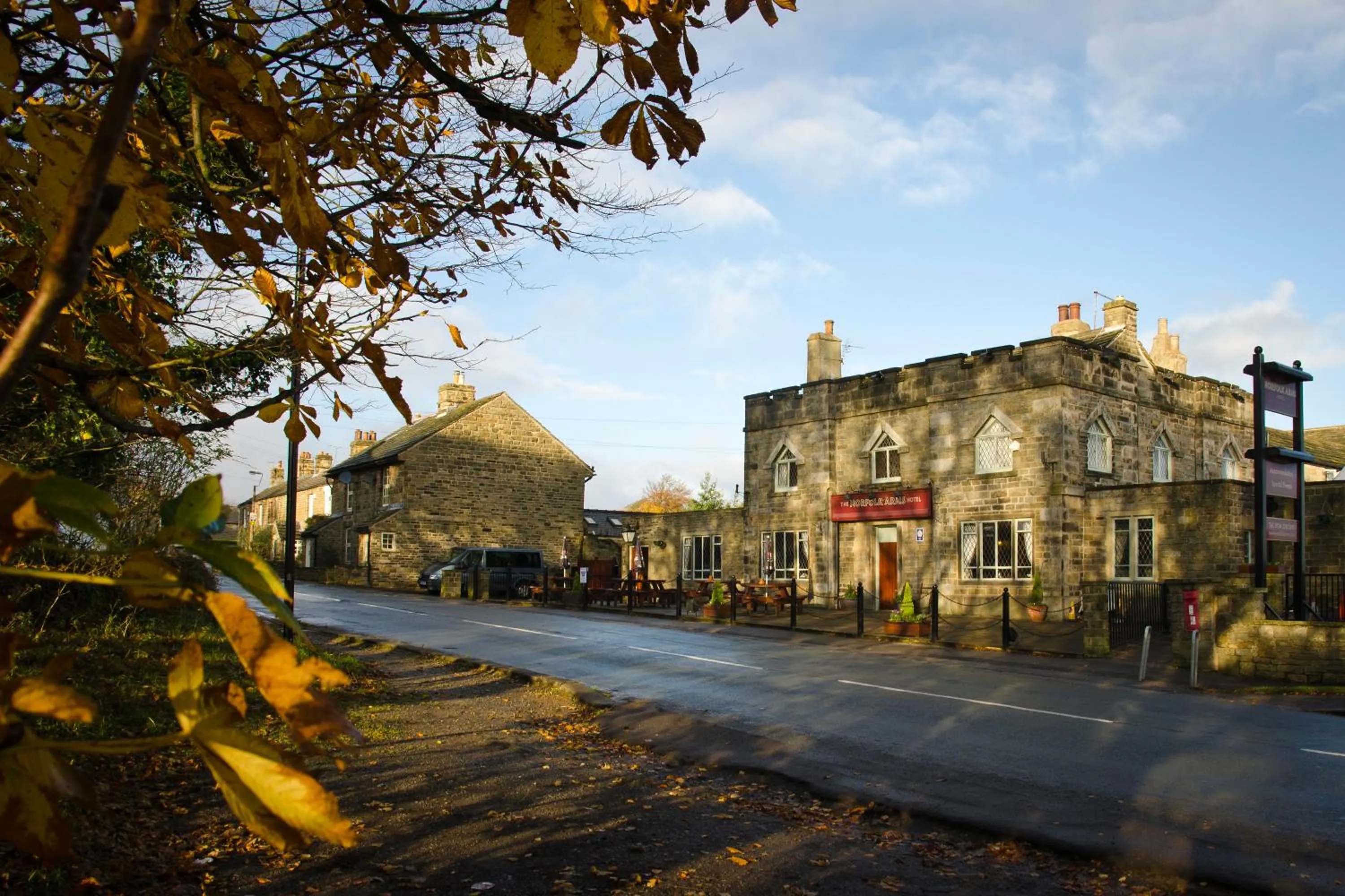Facade/entrance in Norfolk Arms Hotel, Ringinglow