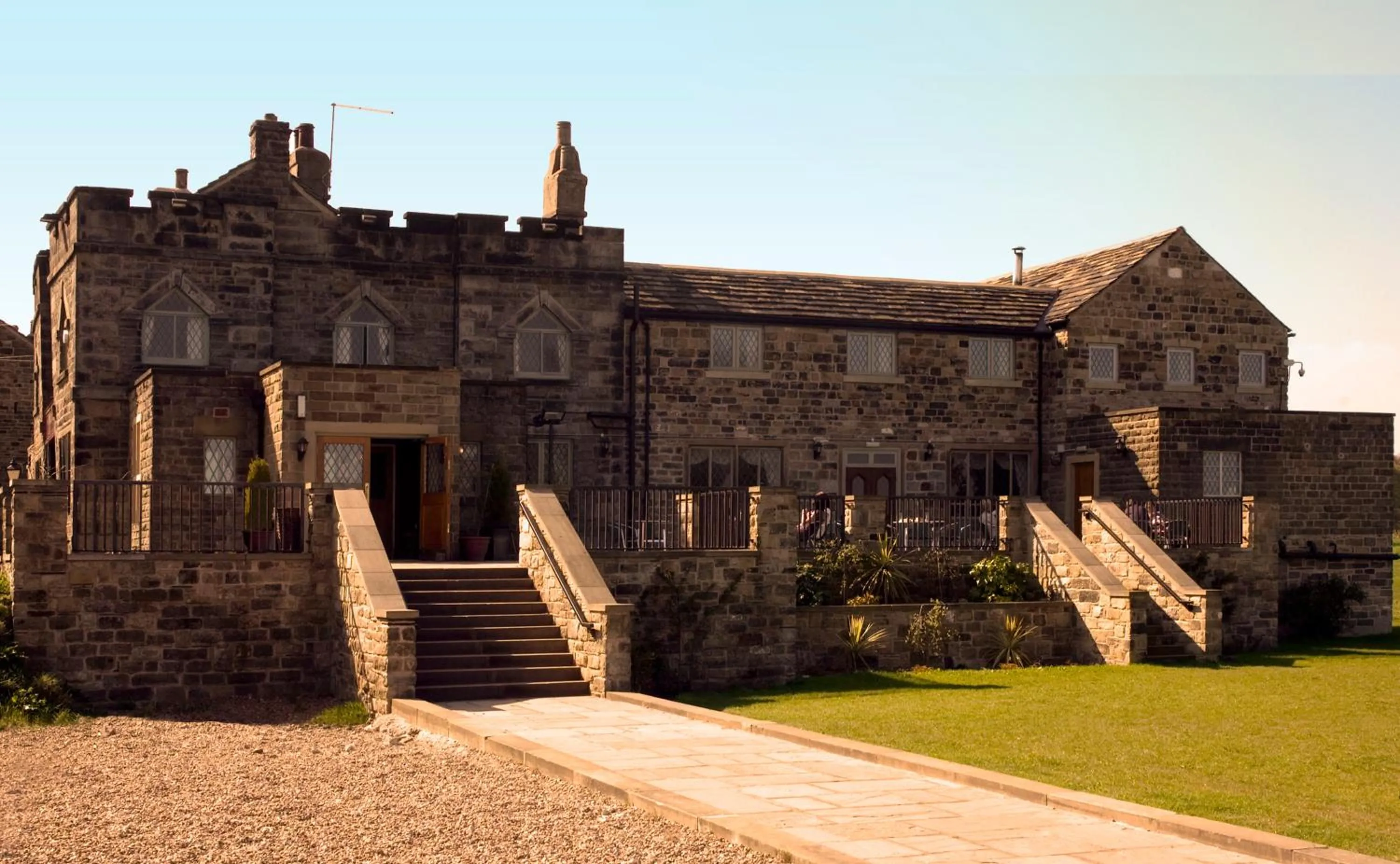 Facade/entrance in Norfolk Arms Hotel, Ringinglow