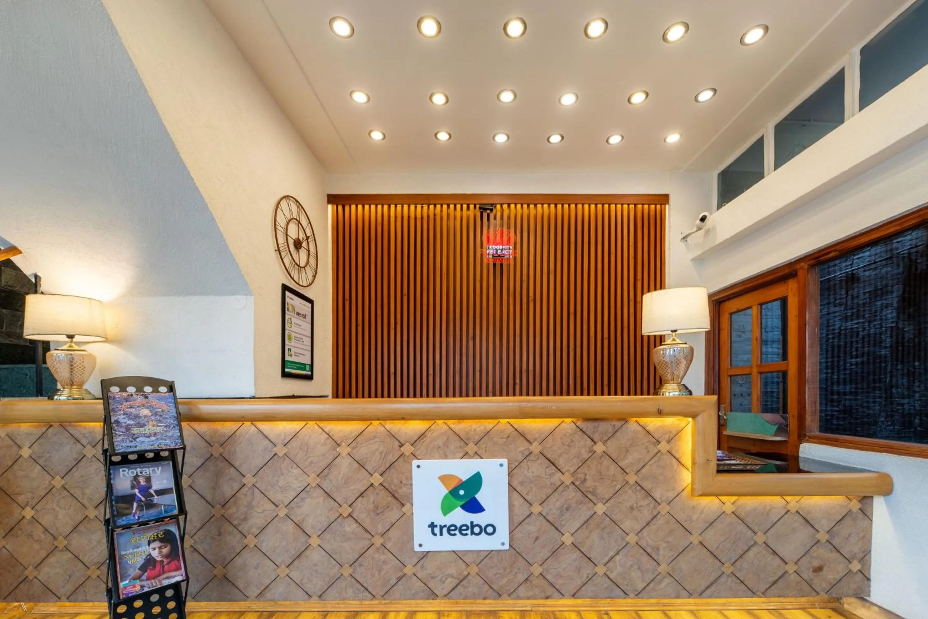 Lobby or reception in Treebo Premium Bridge View Regency, Mall Road