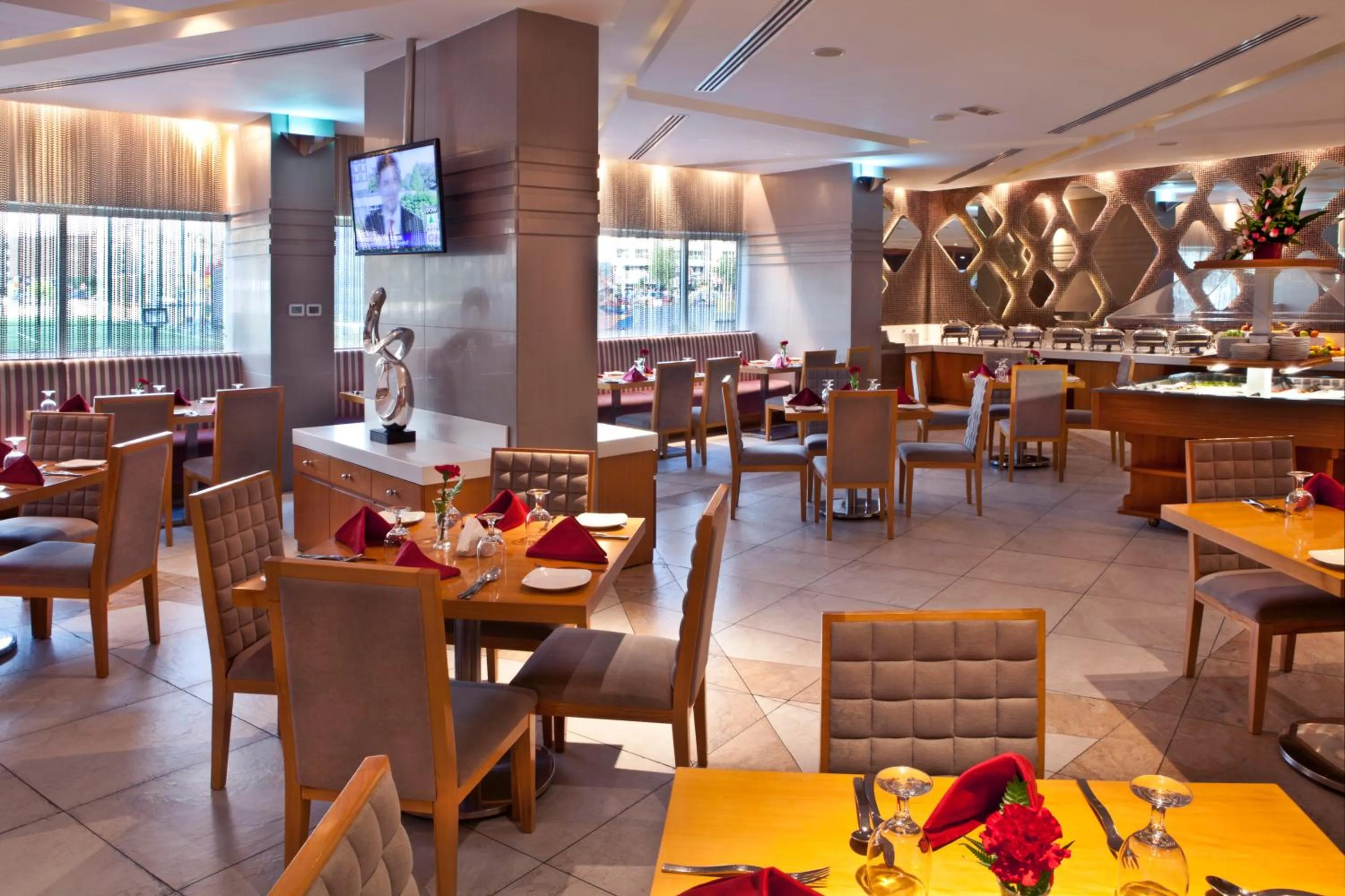 Restaurant/places to eat in Landmark Grand Hotel