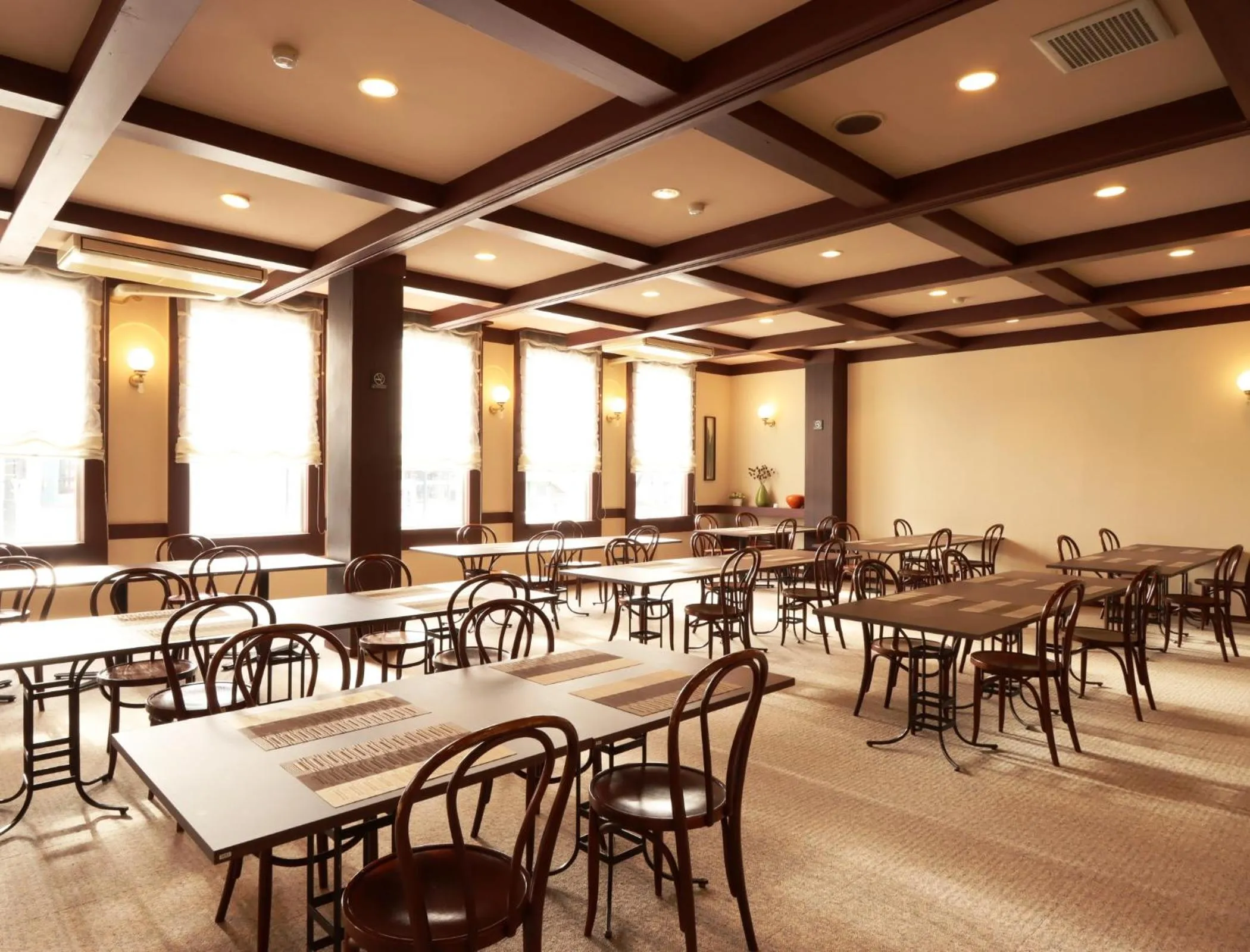 Restaurant/places to eat in Hotel Cerulean Alpine