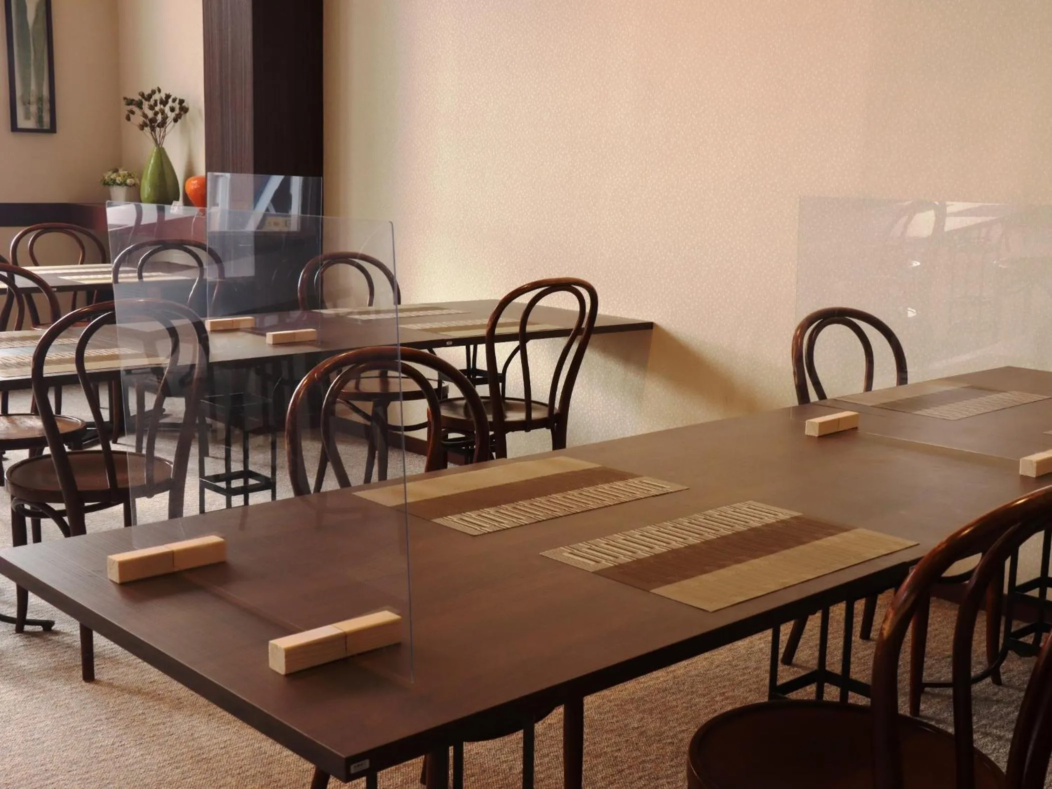 Restaurant/places to eat in Hotel Cerulean Alpine