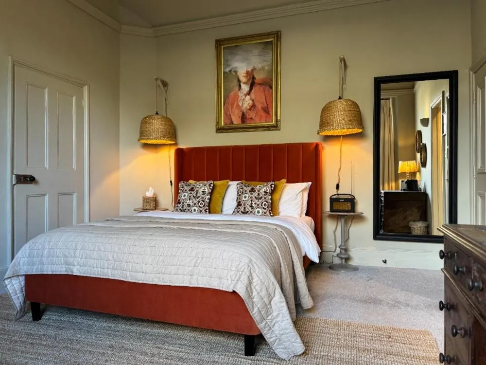 Shower, Bed in Neeld Arms