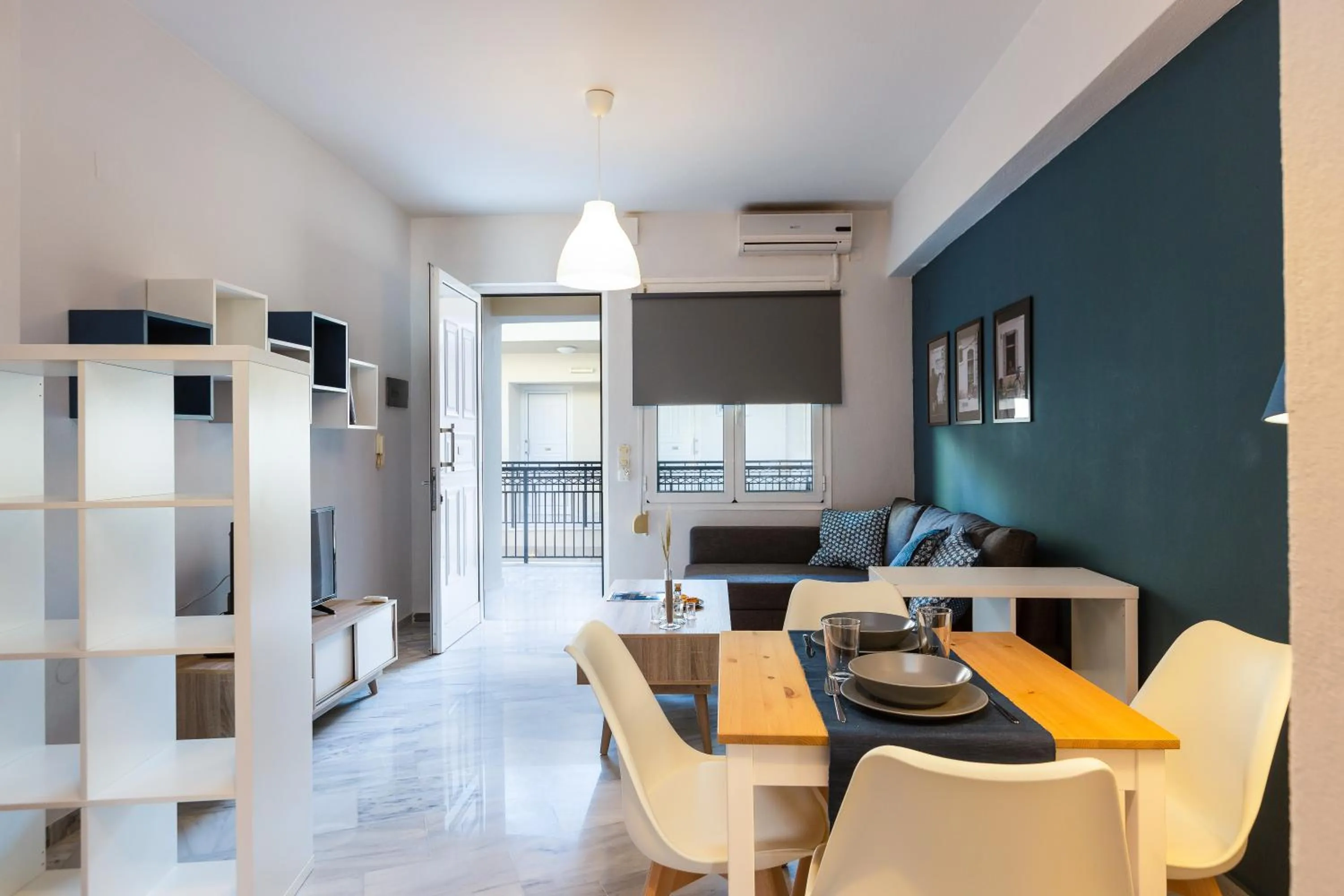 Photo of the whole room in Theros