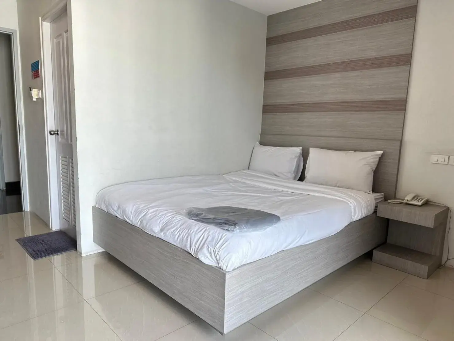 Standard Single Room - single occupancy in DB Plus 2 Standard Single Room - single occupancy in DB Plus 2