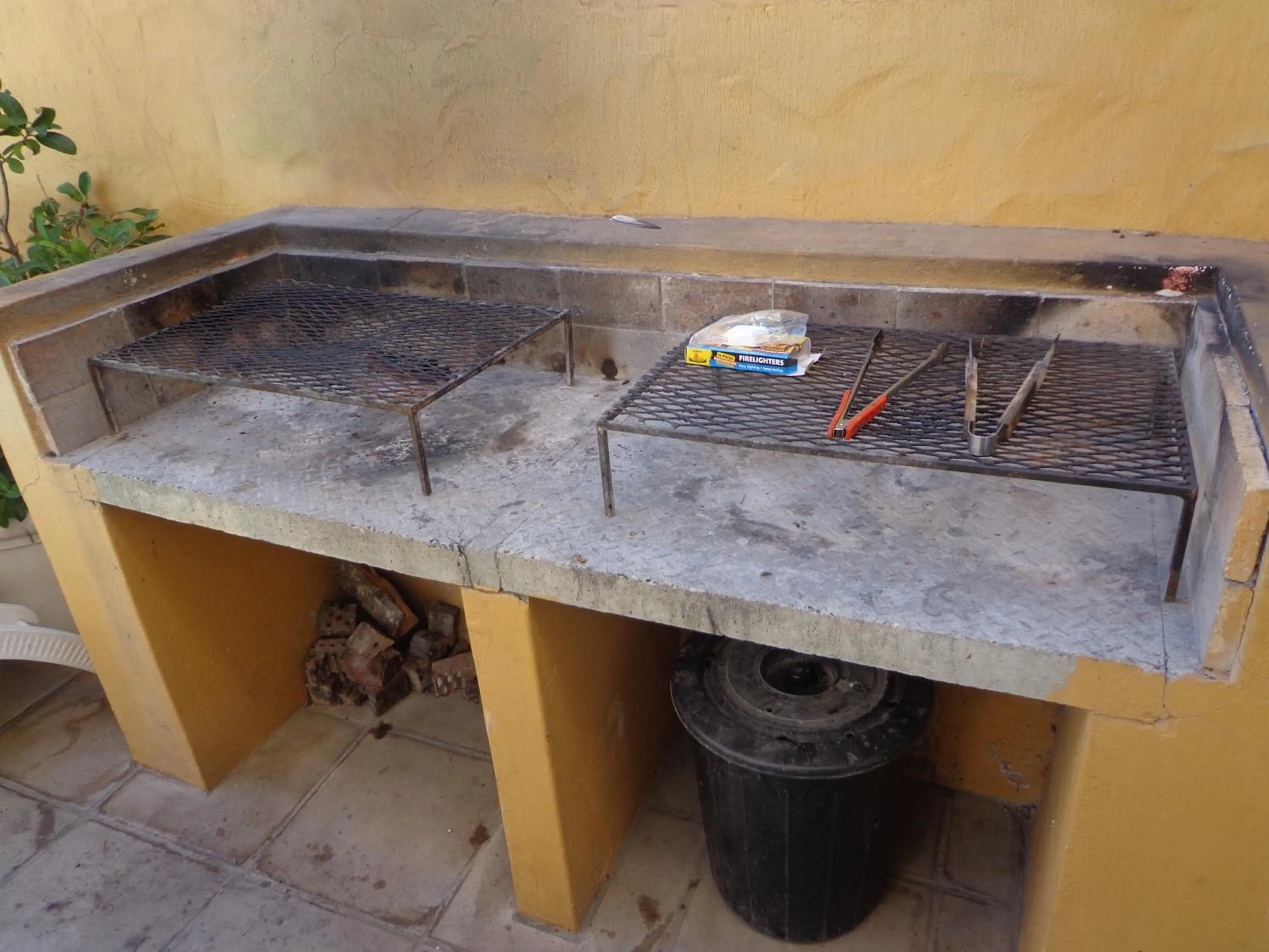 BBQ facilities in Ashanti Lodge Backpackers