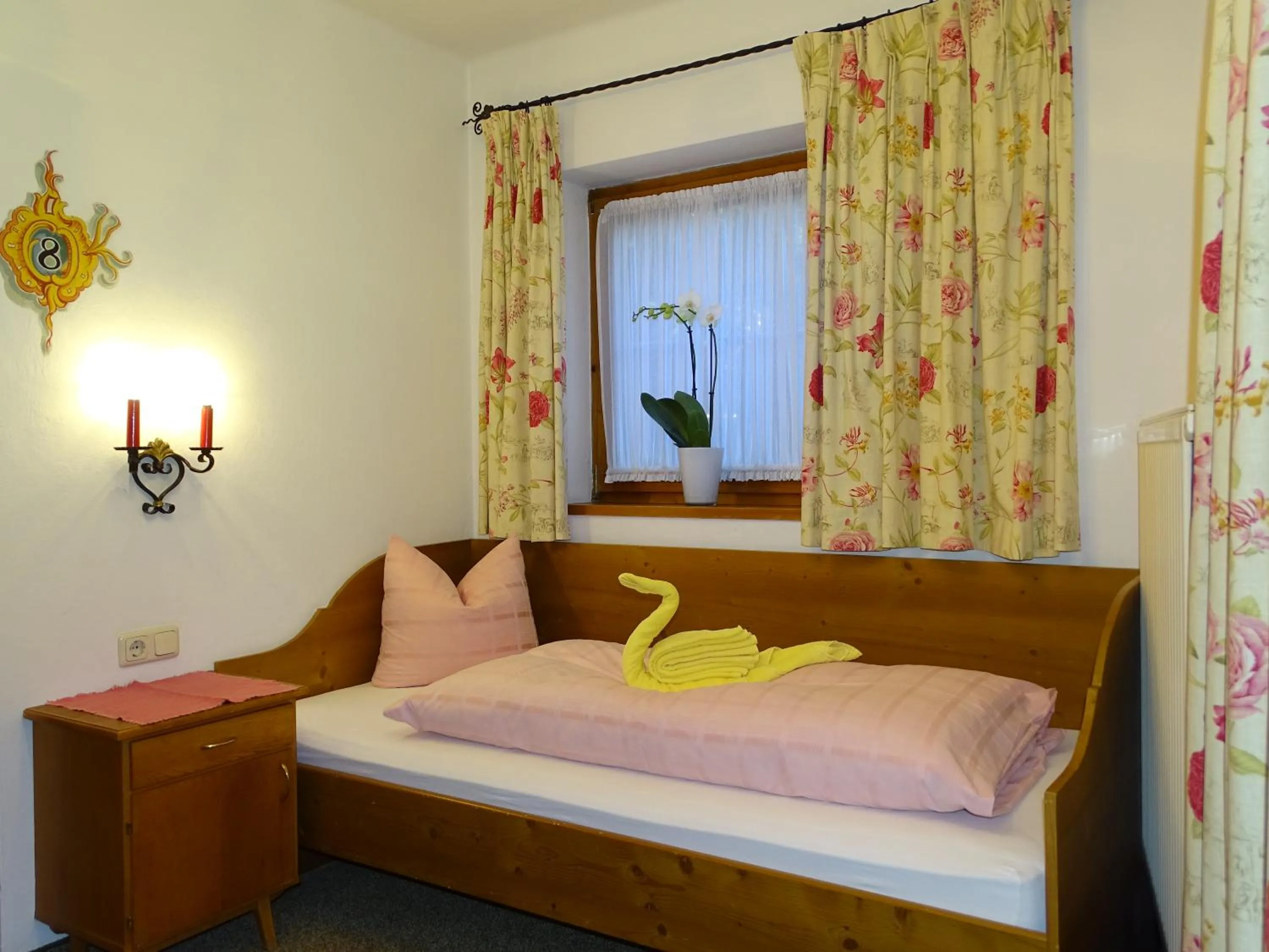 Photo of the whole room, Bed in Pension Rainhof