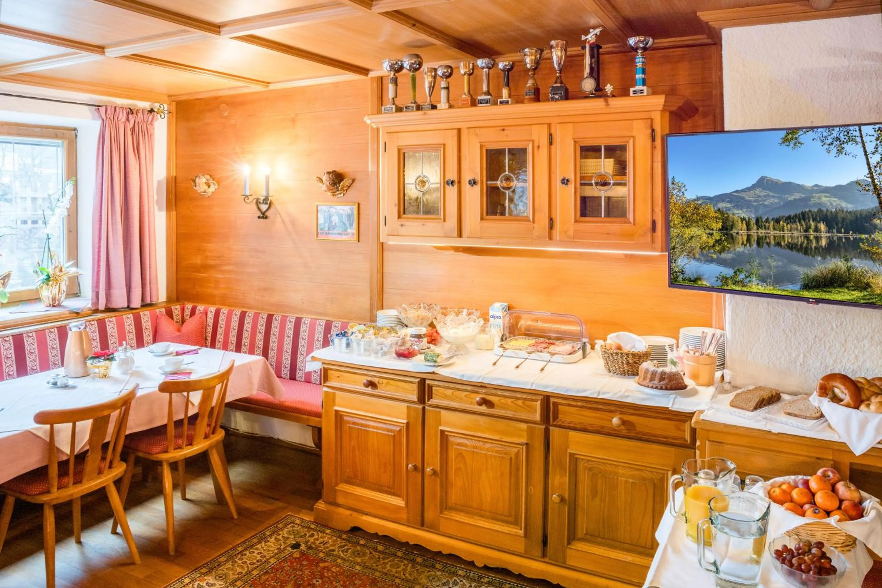 Buffet breakfast in Pension Rainhof