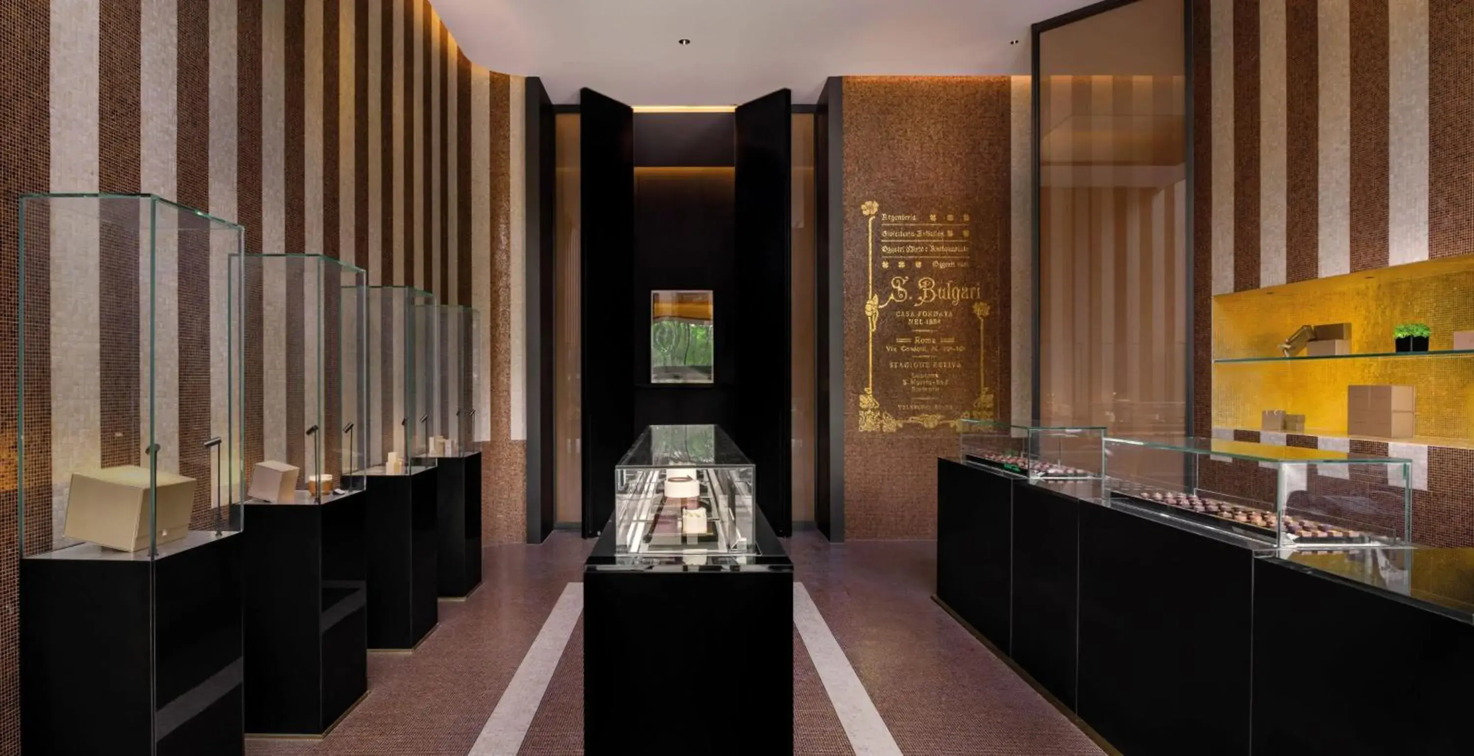 Lounge or bar in Bulgari Hotel Shanghai Lounge or bar in Bulgari Hotel Shanghai