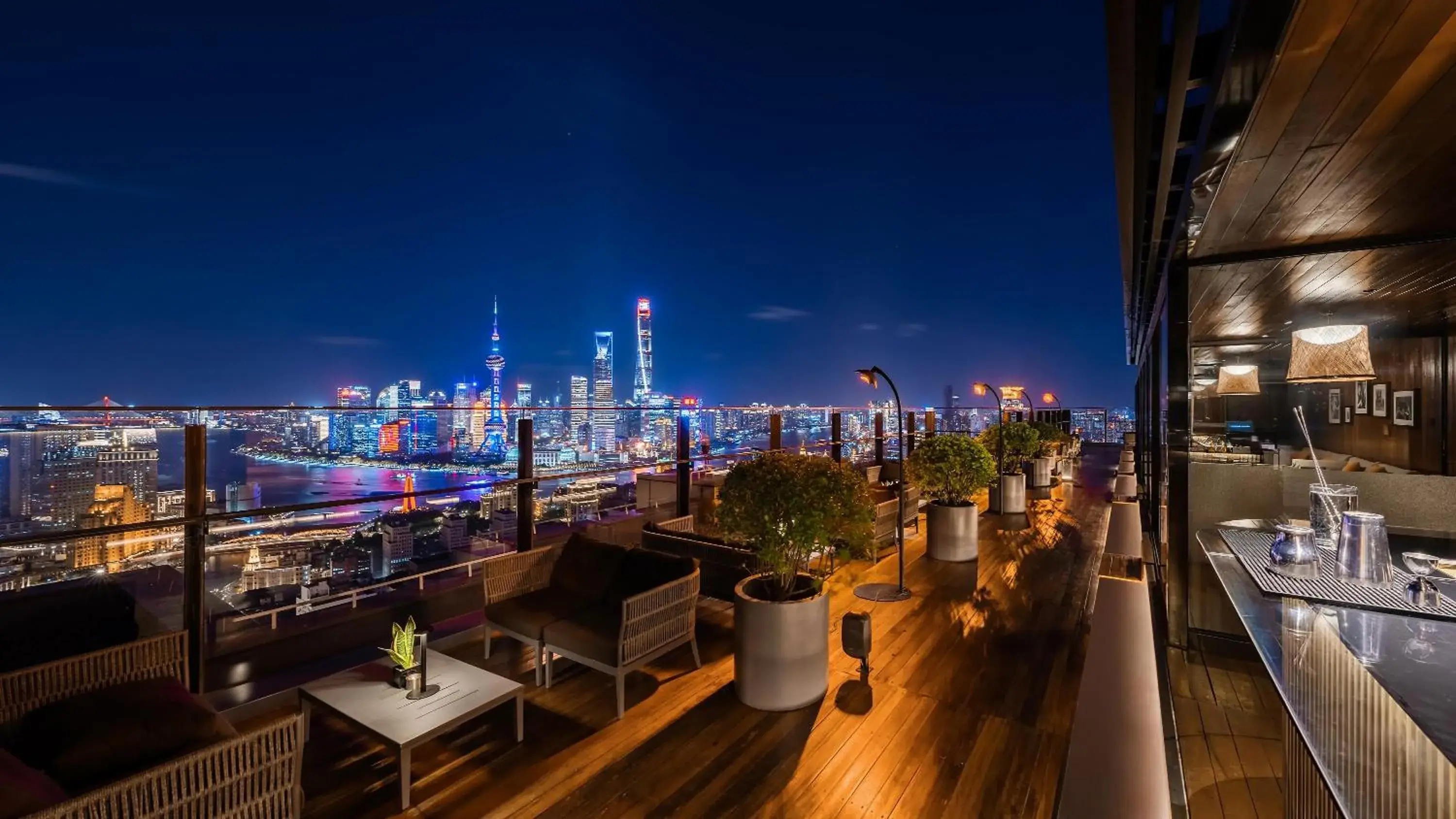 Lounge or bar in Bulgari Hotel Shanghai Lounge or bar in Bulgari Hotel Shanghai