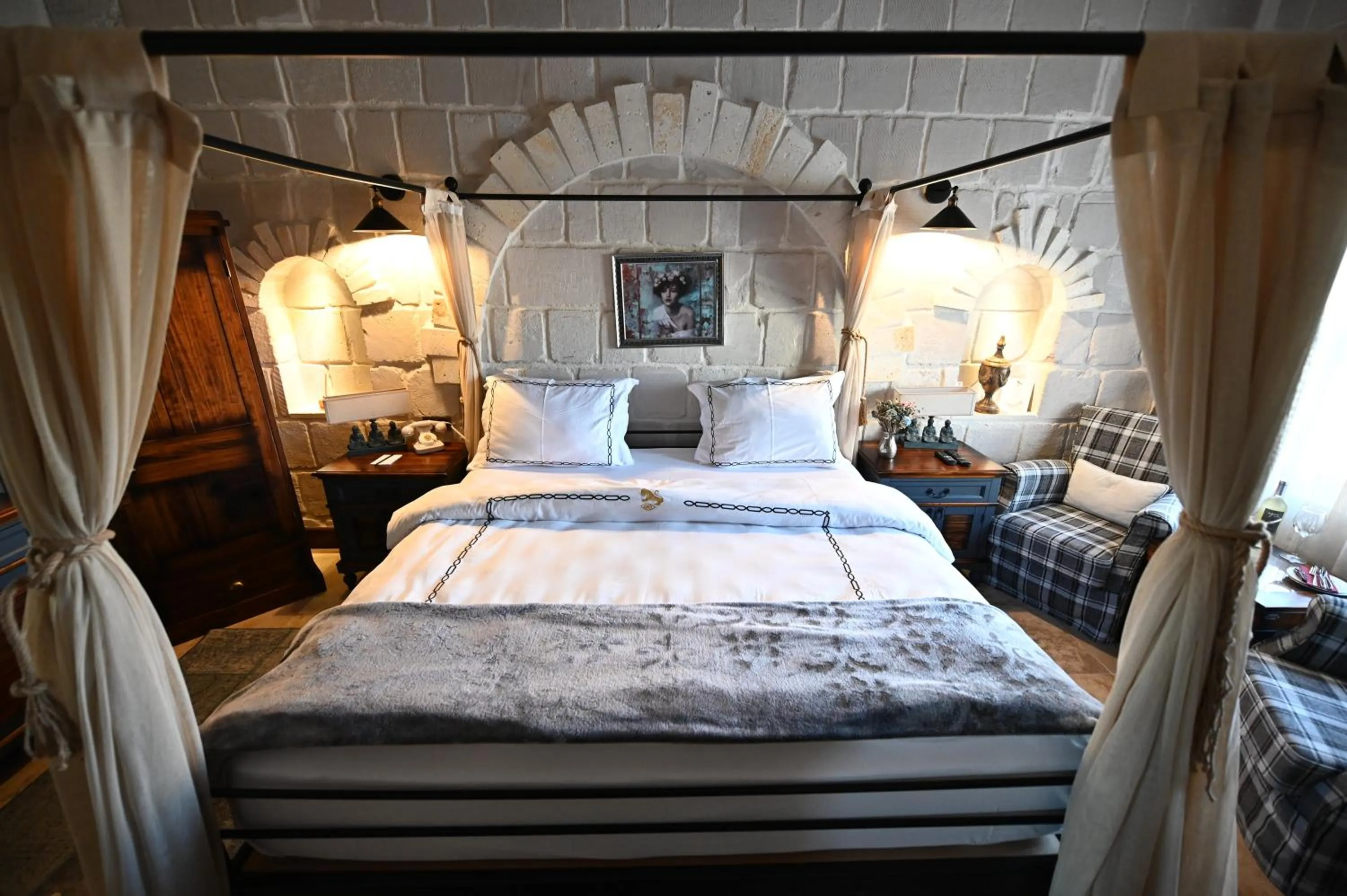 Bed in Seraphim Cave Suites & SPA