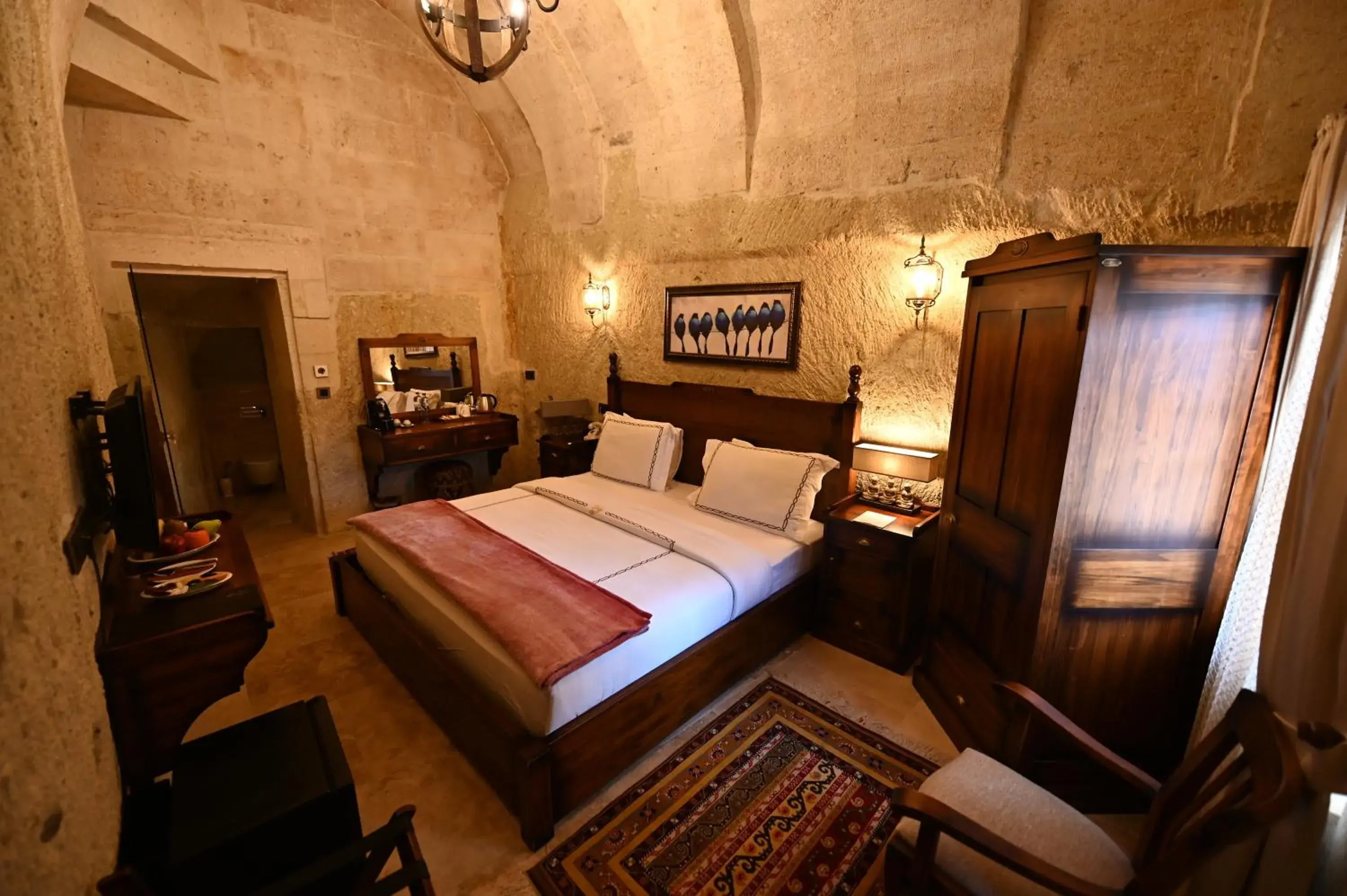 Garden view, Bed in Seraphim Cave Suites & SPA Garden view, Bed in Seraphim Cave Suites & SPA