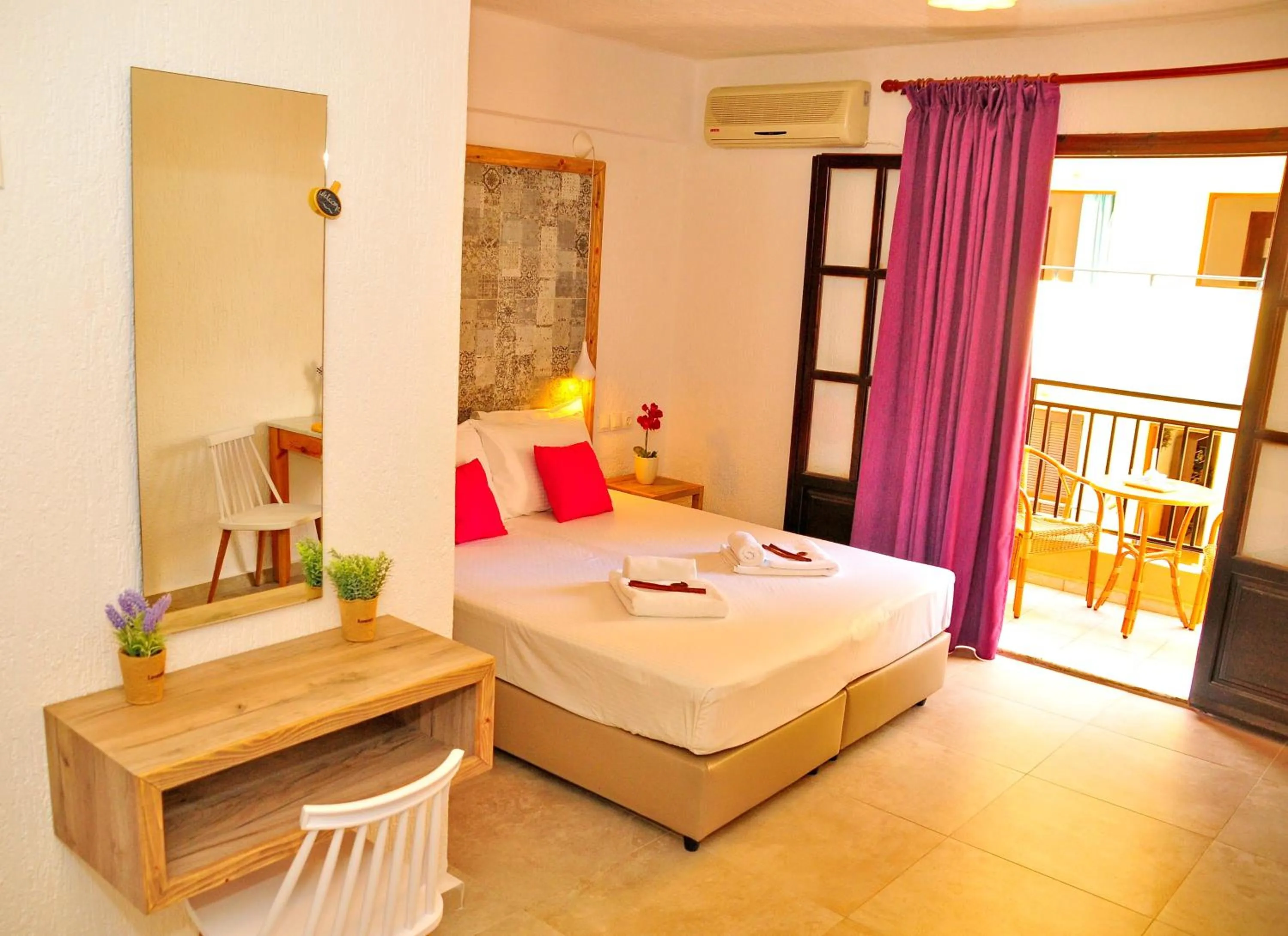 Photo of the whole room, Bed in Cleopatra Apartments