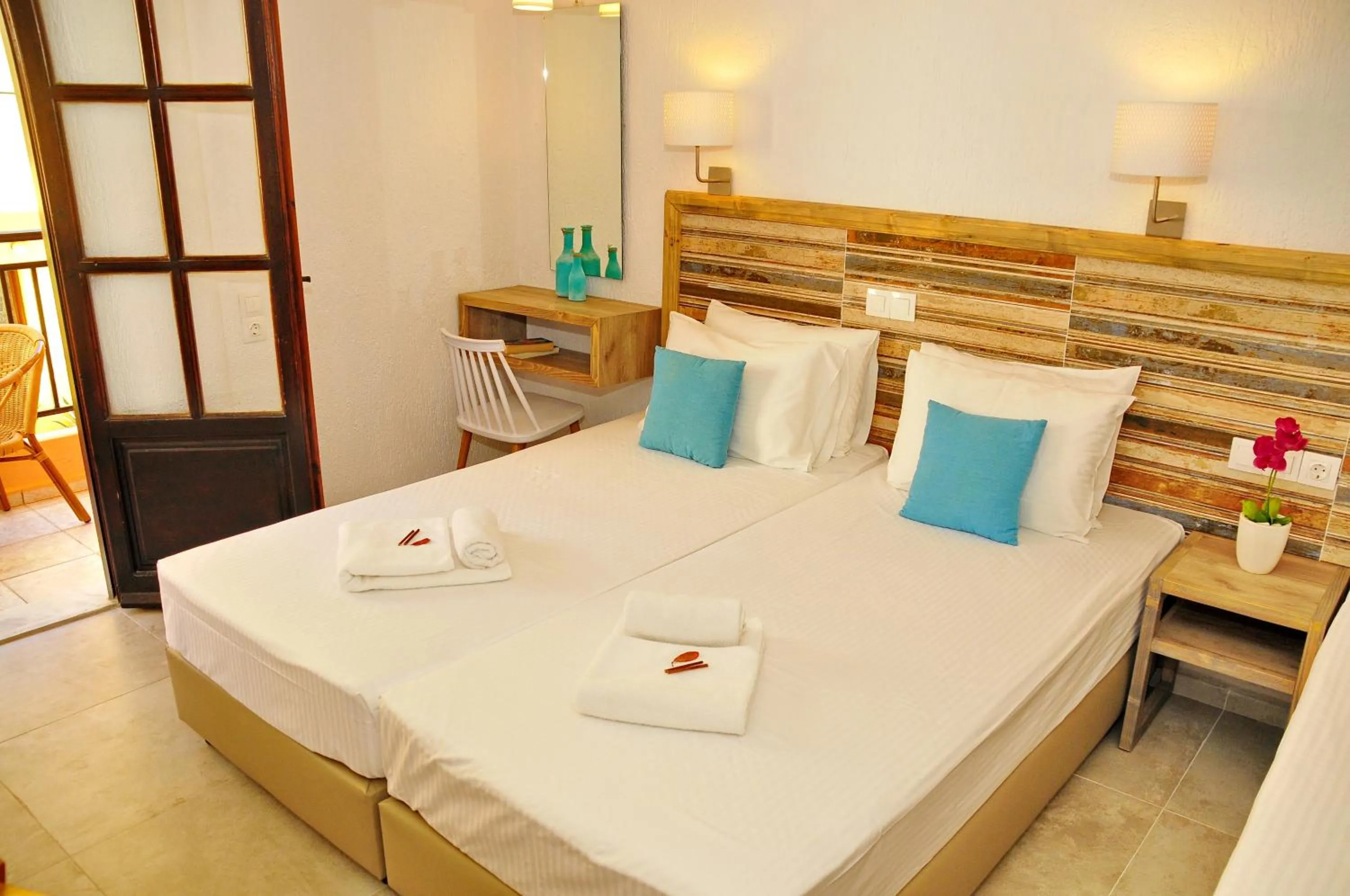 Photo of the whole room, Bed in Cleopatra Apartments