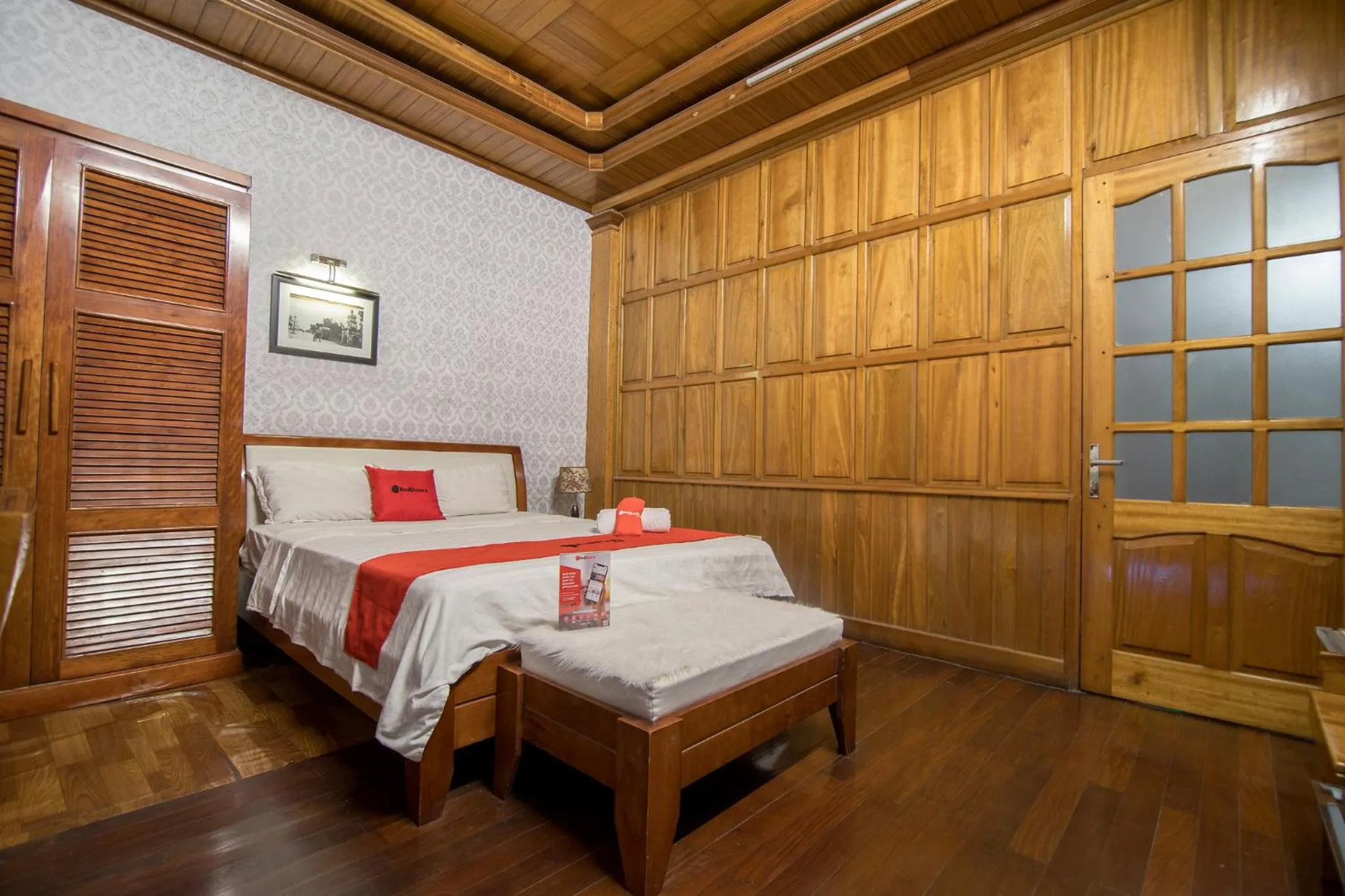 Green Hotel near Lotte Center