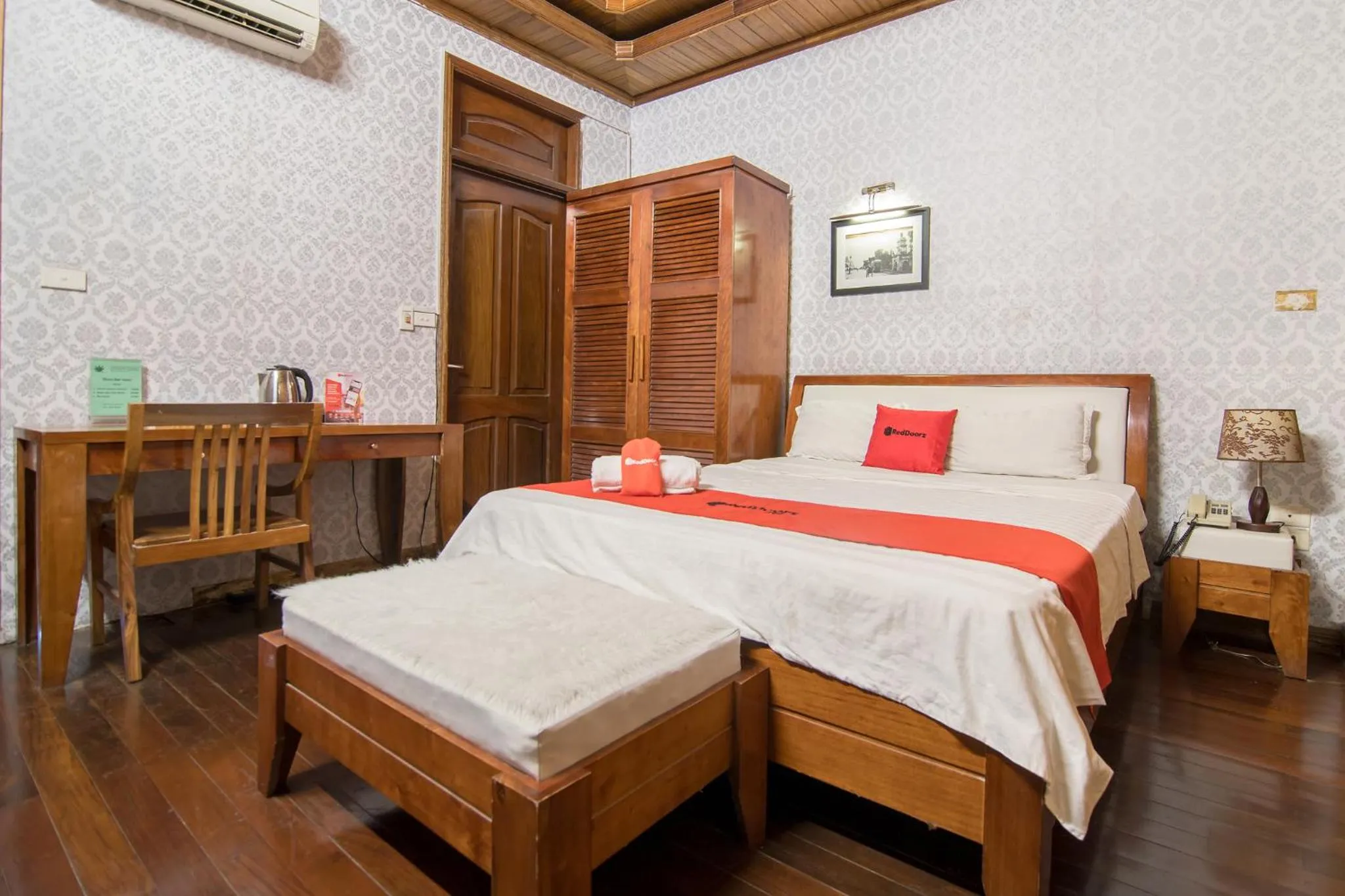 Green Hotel near Lotte Center