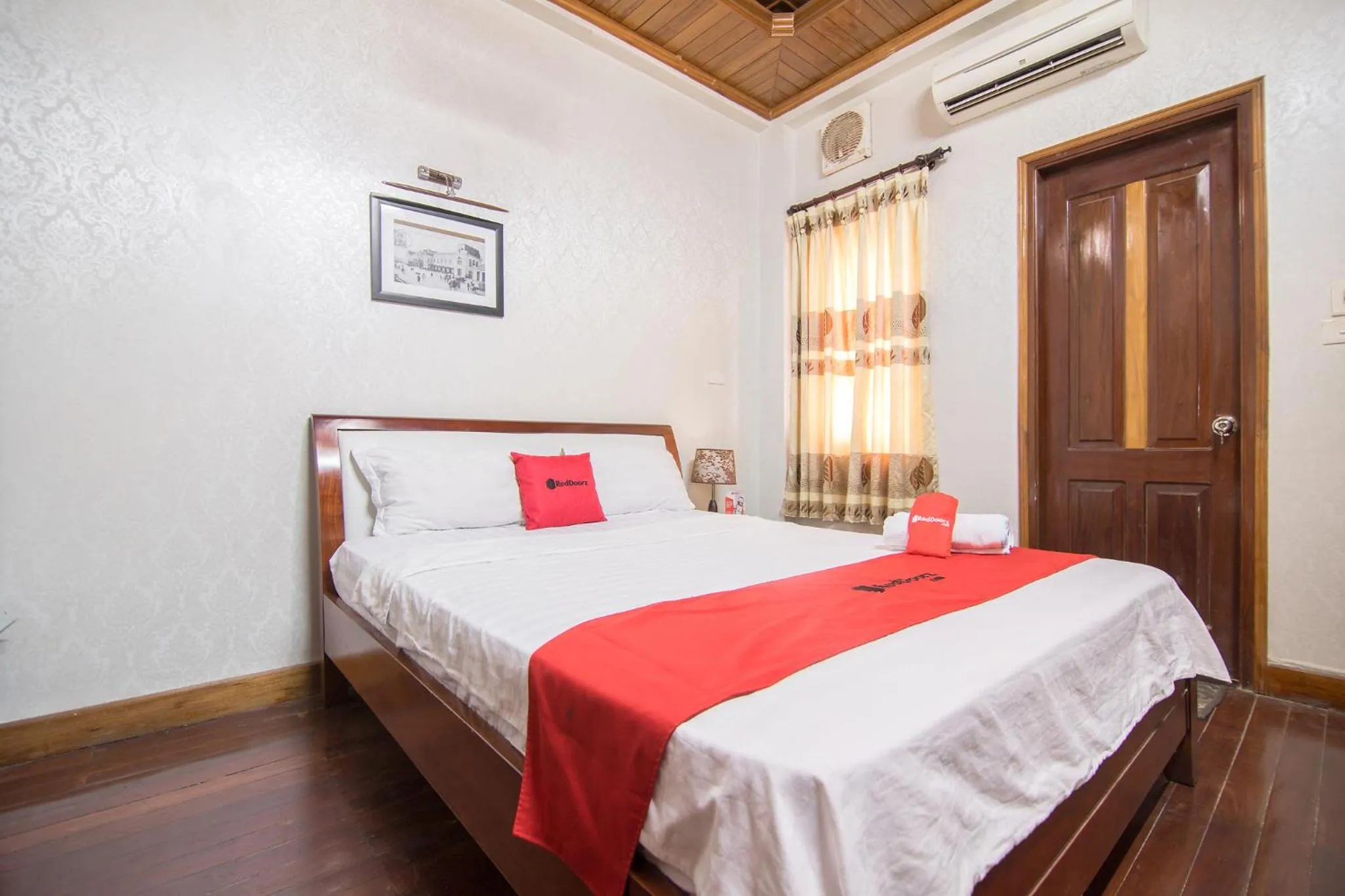 Green Hotel near Lotte Center