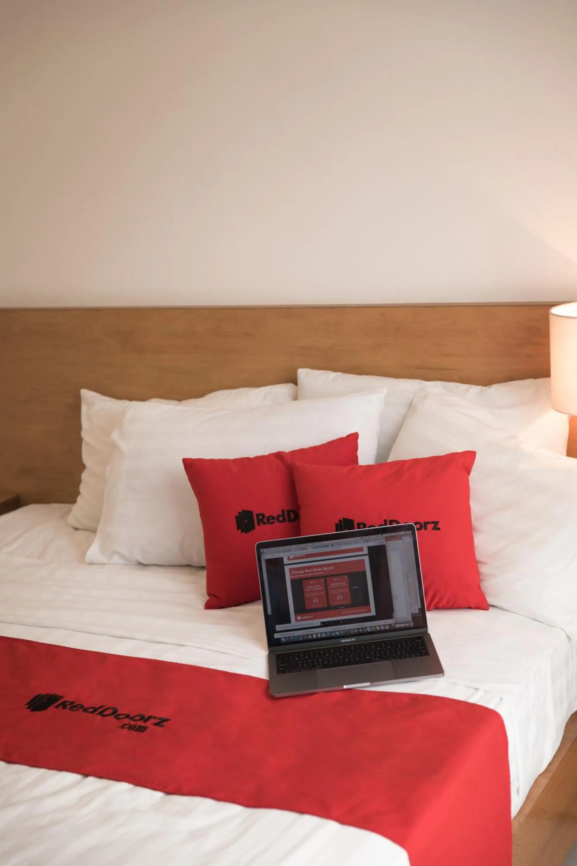 Green Hotel near Lotte Center