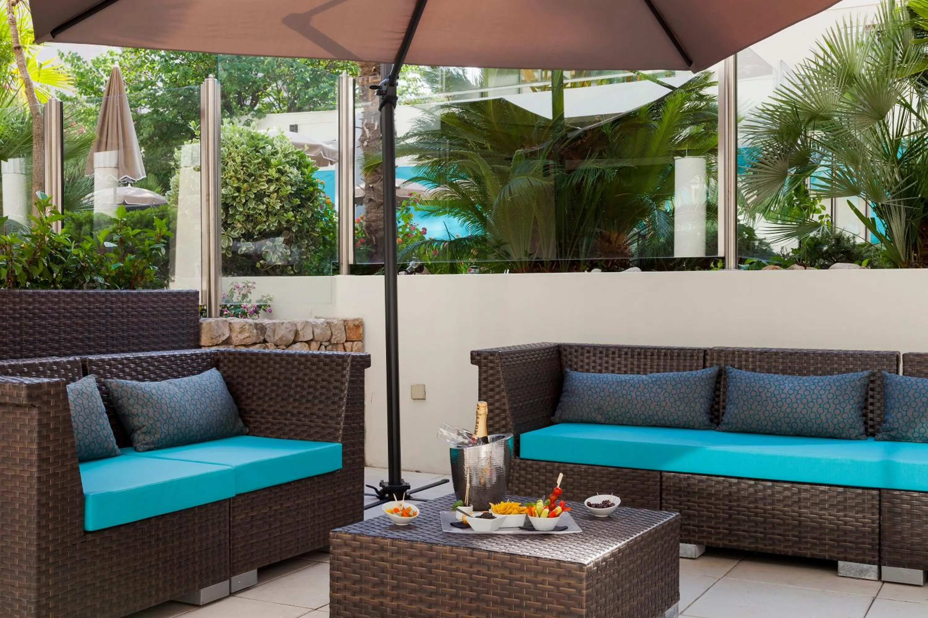 Summer in Nehô Suites Cannes Croisette