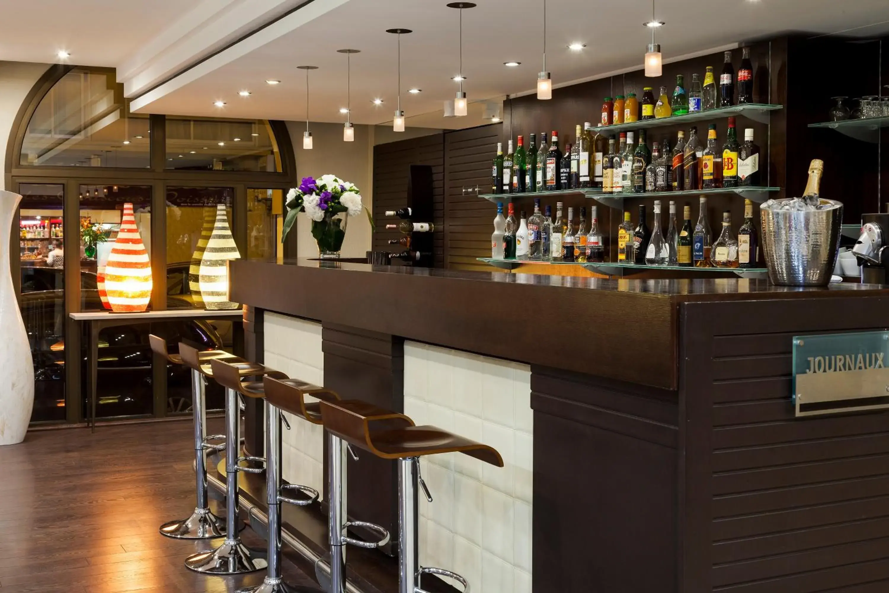 Lounge or bar in Nehô Suites Cannes Croisette Lounge or bar in Nehô Suites Cannes Croisette