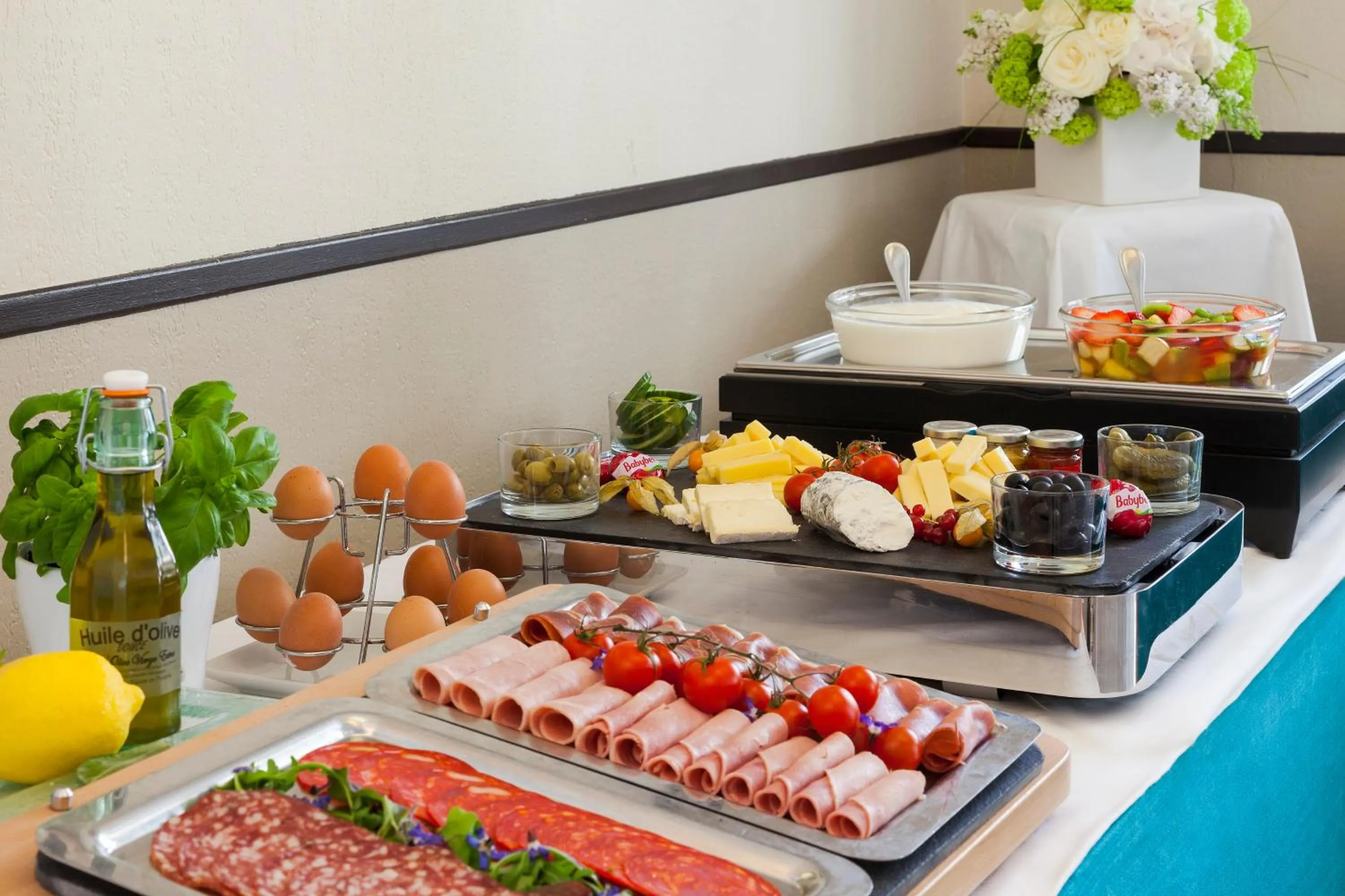 Buffet breakfast in Nehô Suites Cannes Croisette