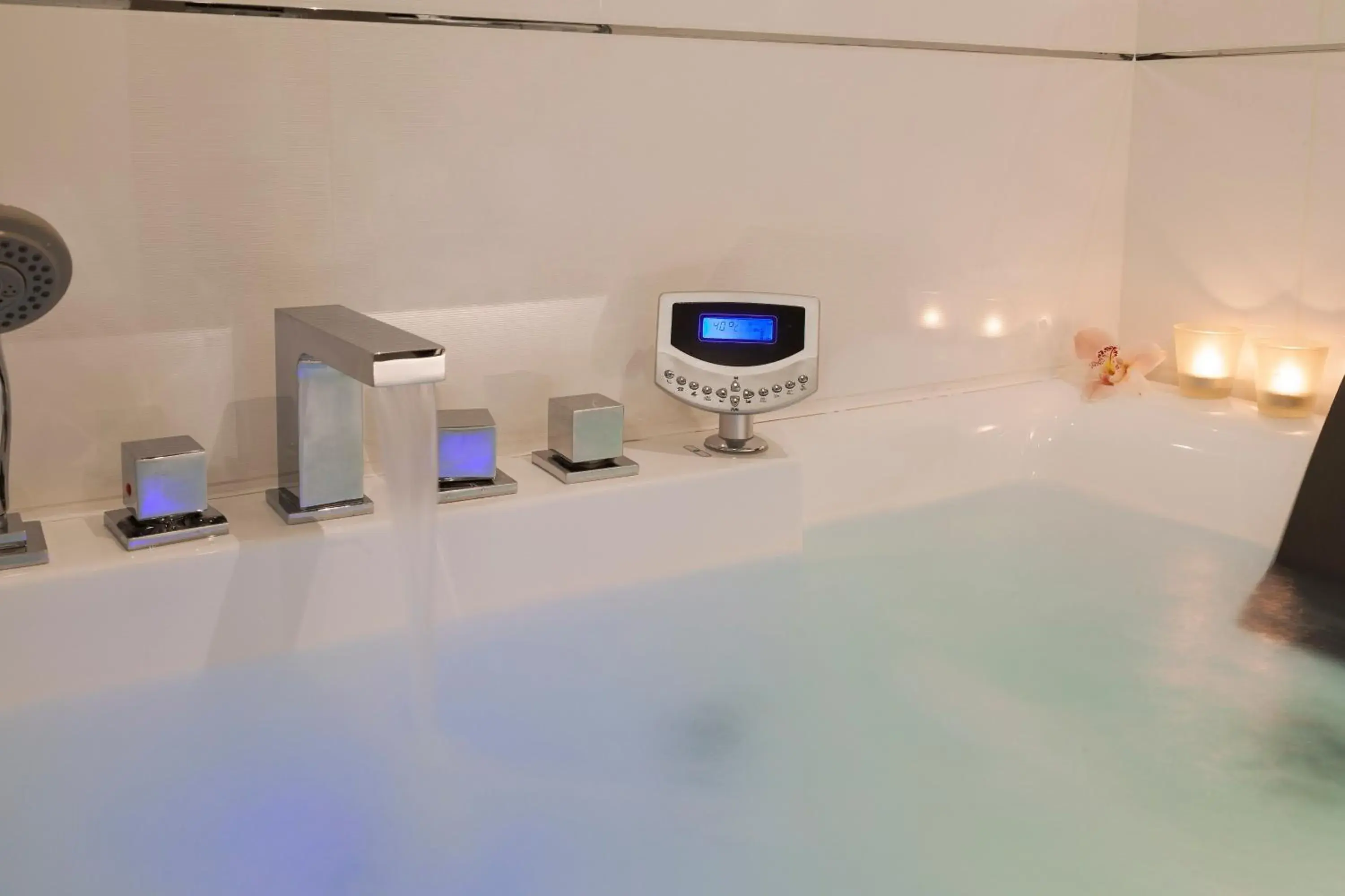 Bathroom in Nehô Suites Cannes Croisette Bathroom in Nehô Suites Cannes Croisette