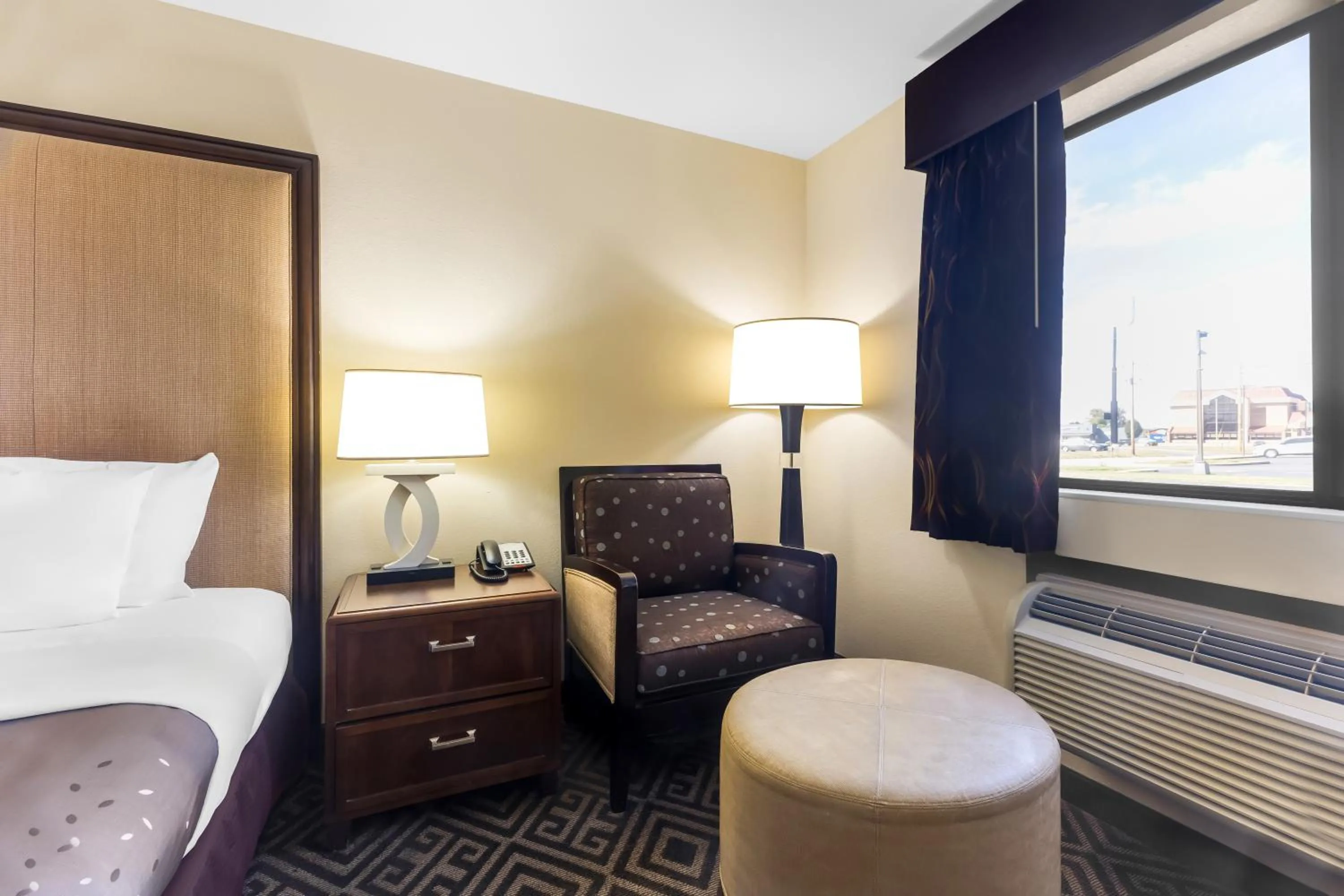 Bed in Travel Inn and Suites- Sikeston Miner I-55 exit-67