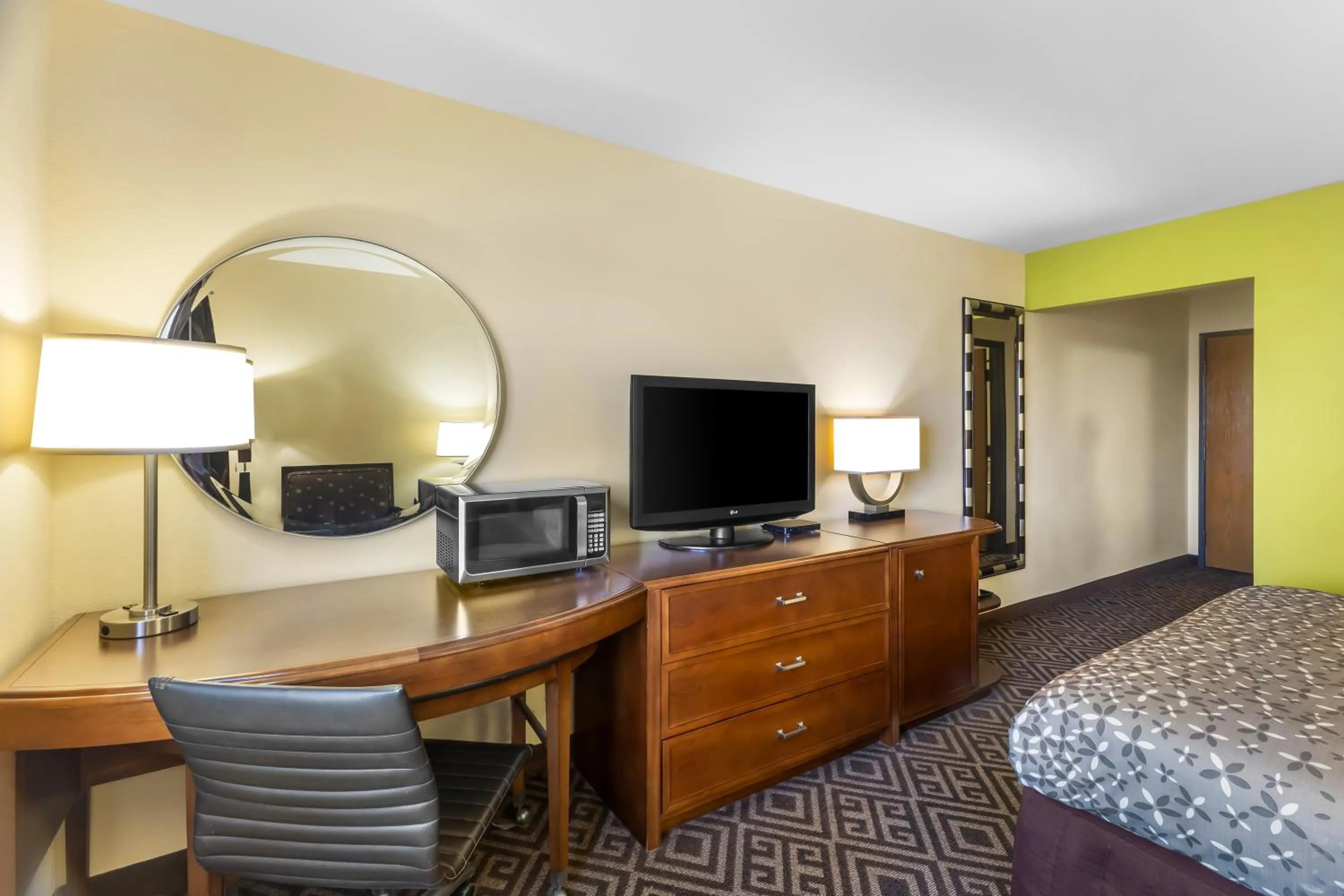 Bed in Travel Inn and Suites- Sikeston Miner I-55 exit-67