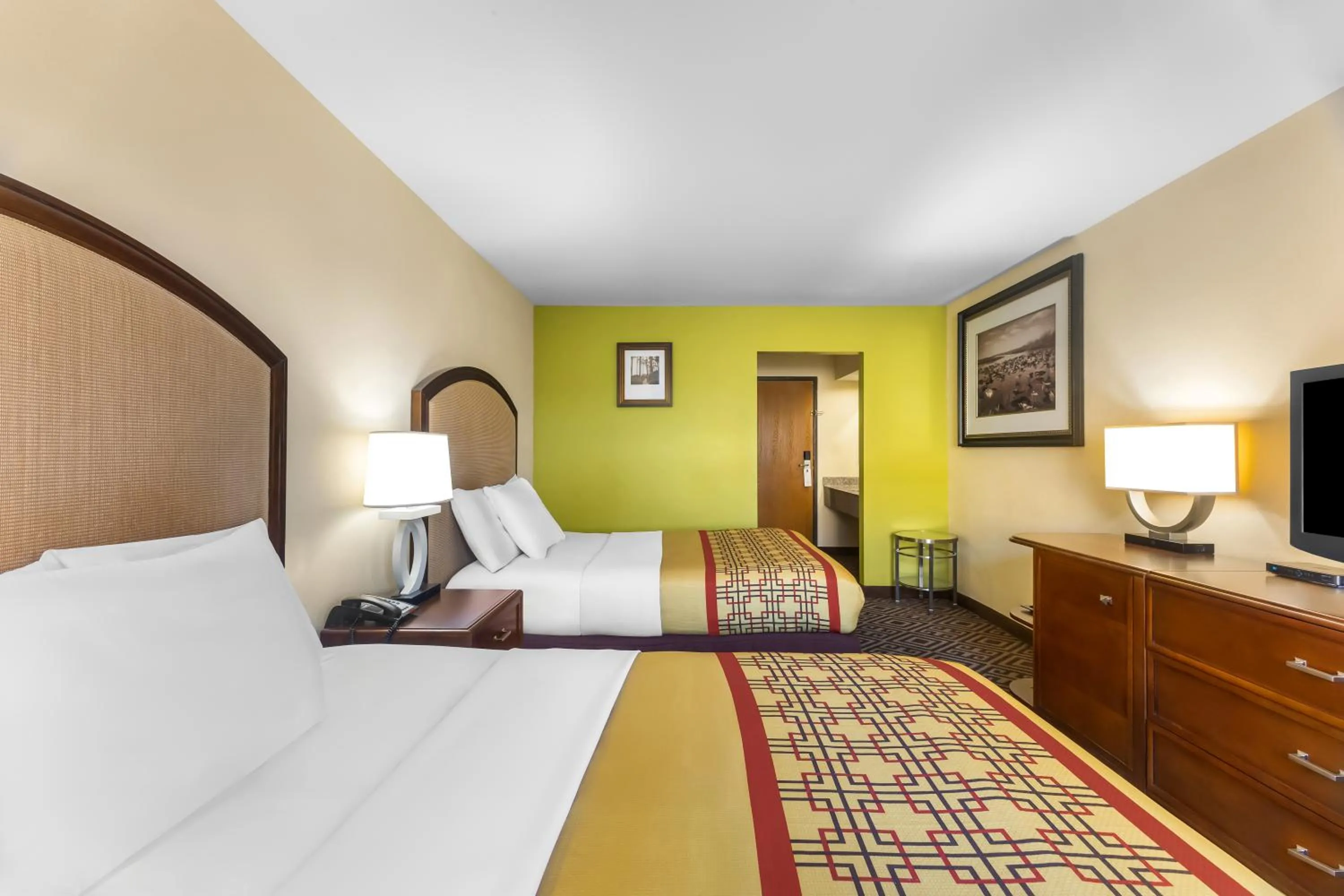 Bed in Travel Inn and Suites- Sikeston Miner I-55 exit-67