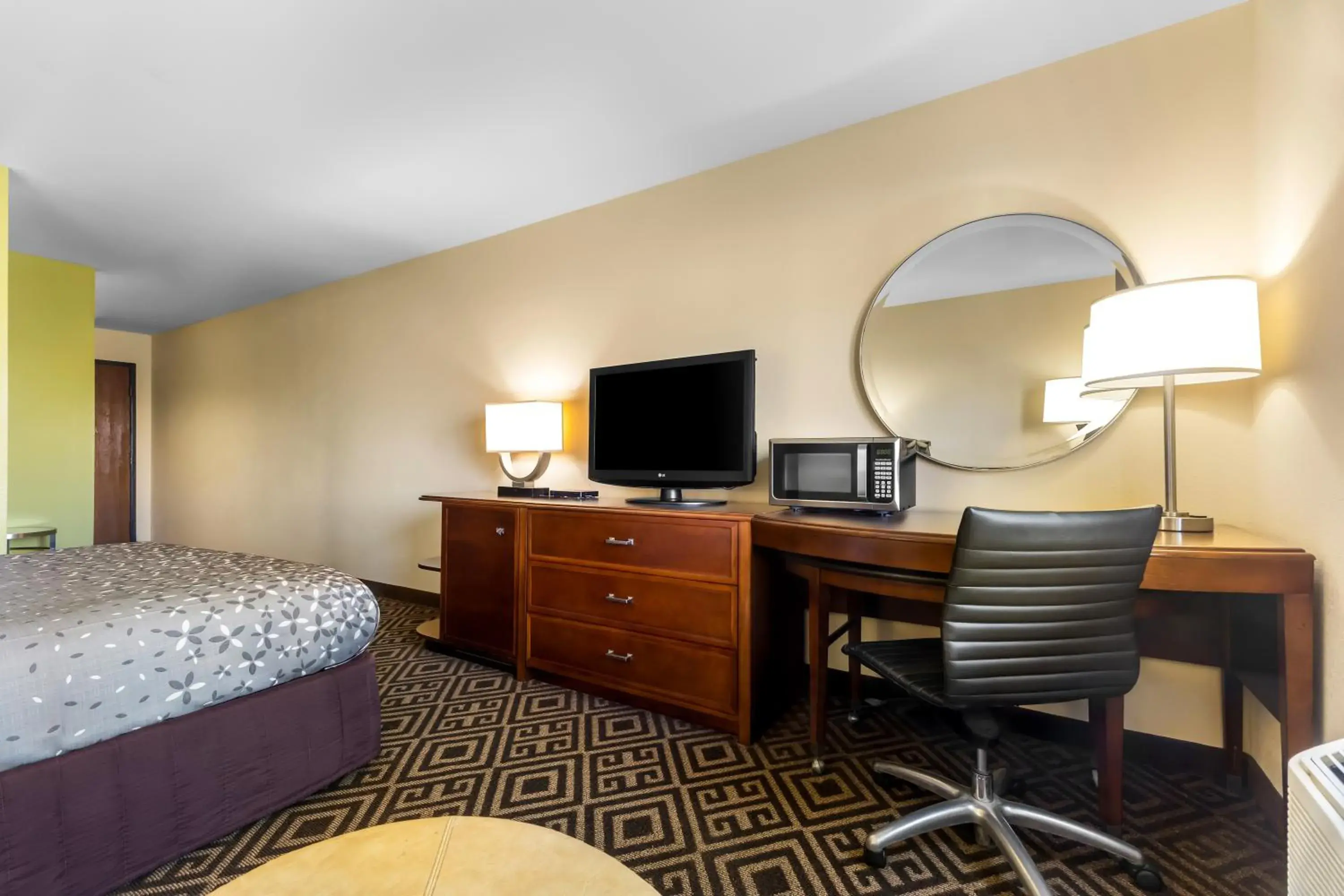 King Room - Disability Access in Travel Inn and Suites- Sikeston Miner I-55 exit-67 King Room - Disability Access in Travel Inn and Suites- Sikeston Miner I-55 exit-67