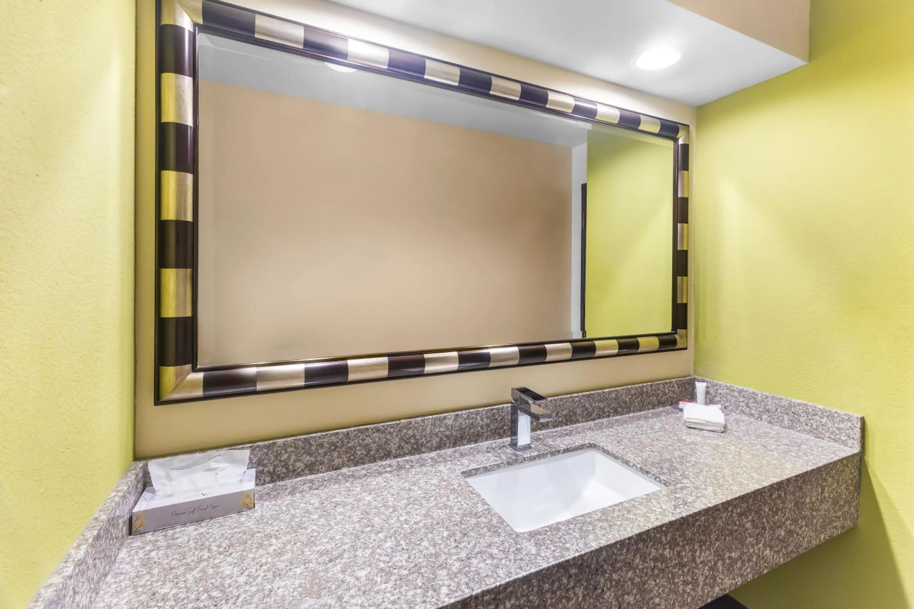 Travel Inn and Suites- Sikeston Miner I-55 exit-67