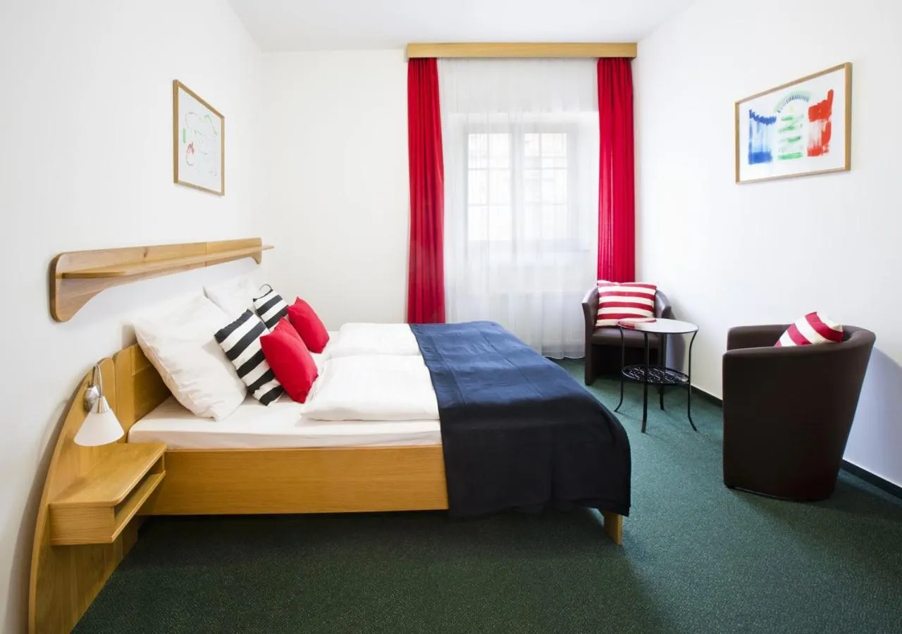 Bedroom, Bed in Hotel Otar