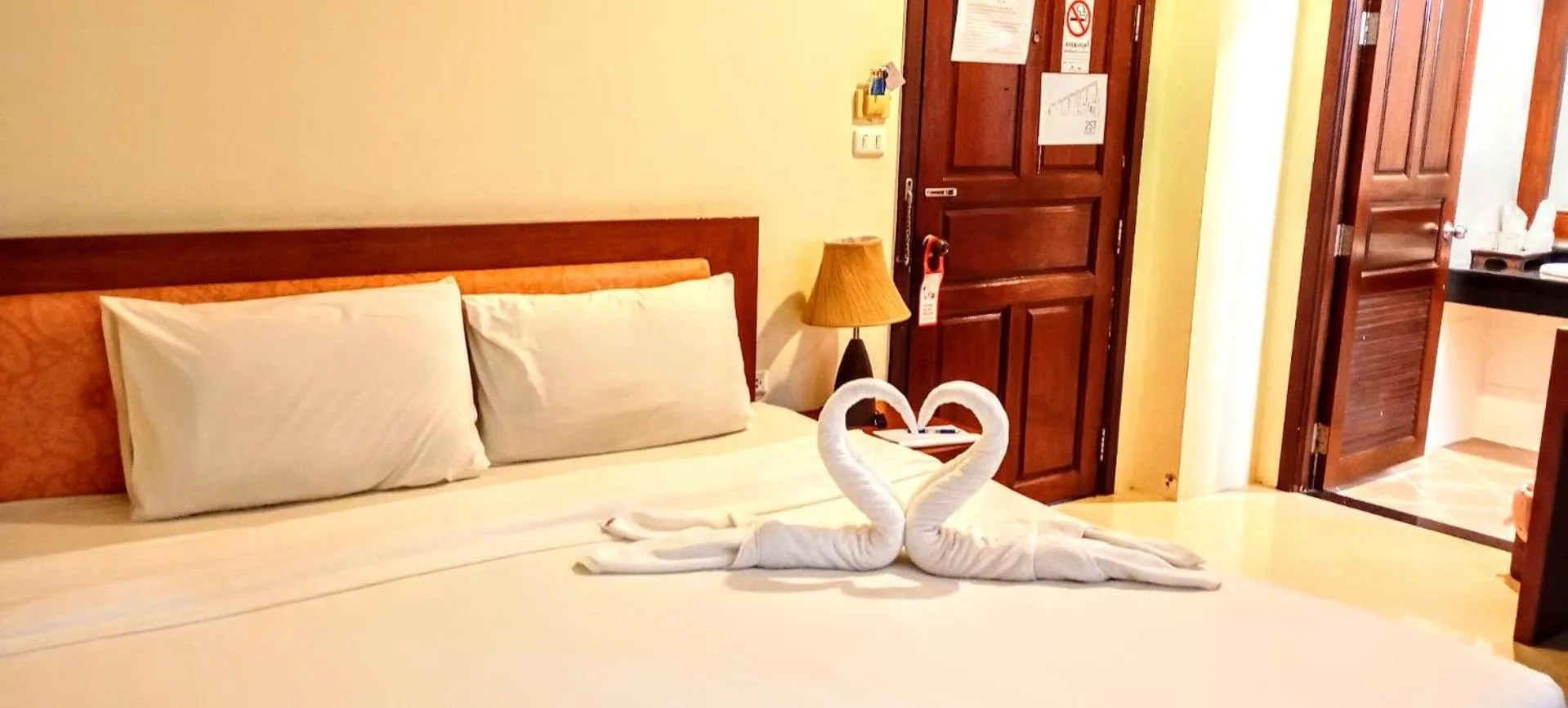 Photo of the whole room, Bed in Sea Star House