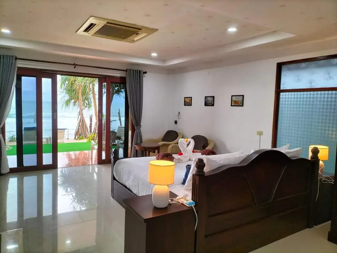Deluxe on the Beach with Kitchenette in Beach Home Lanta Deluxe on the Beach with Kitchenette in Beach Home Lanta