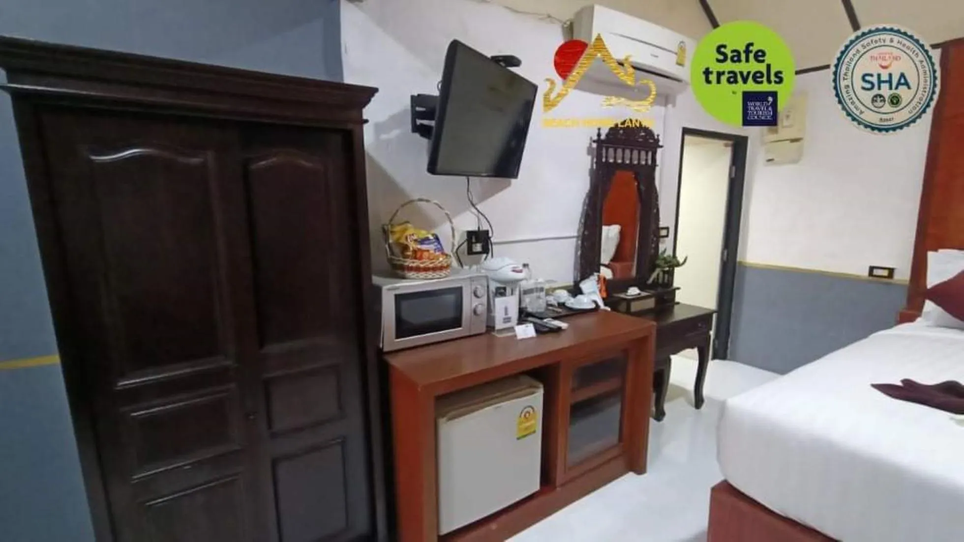 Property building, Bed in Beach Home Lanta